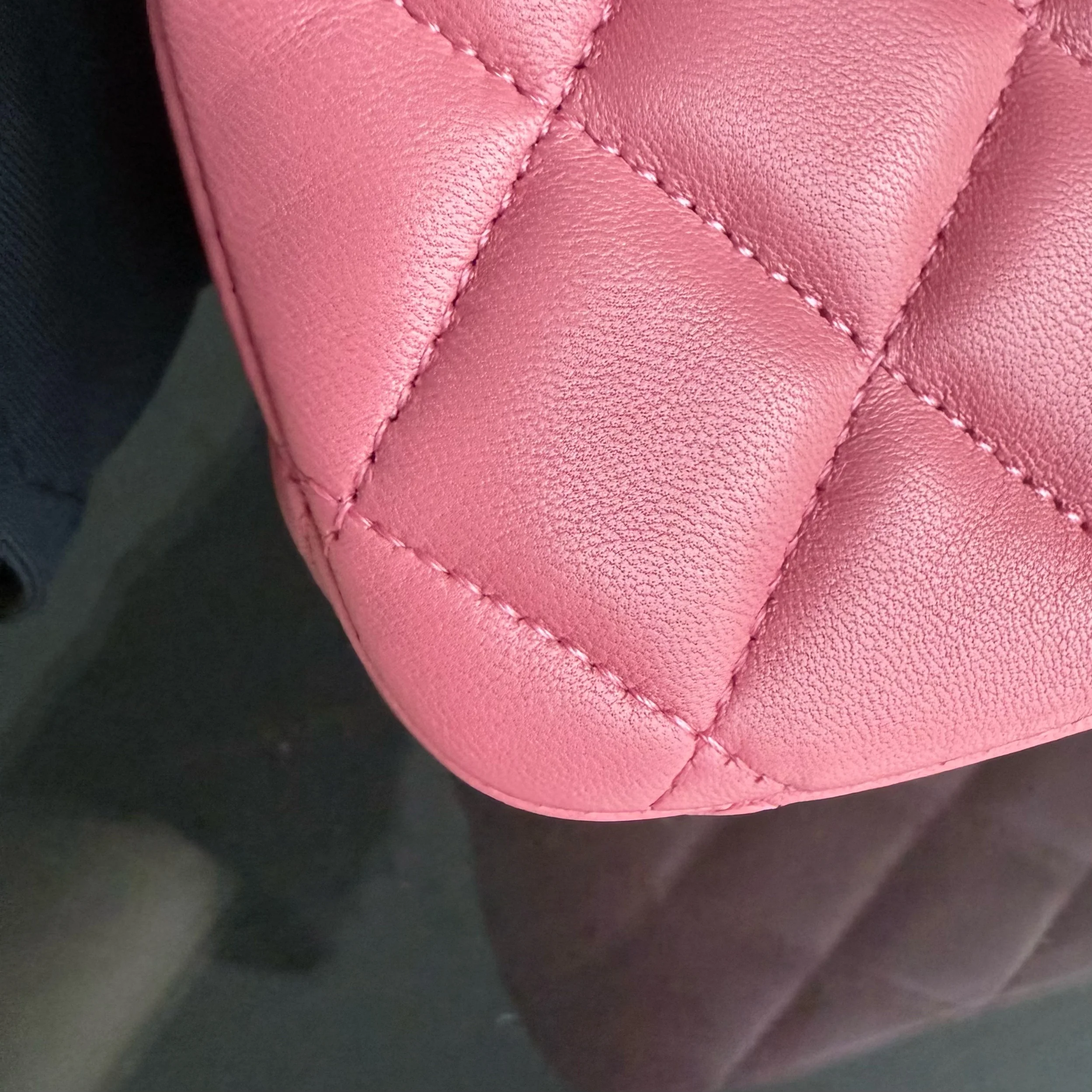Chanel Classic Flap Medium - Special Valentine Edition 25CM Quilted Lambskin Pink Gold Hardware Series 19