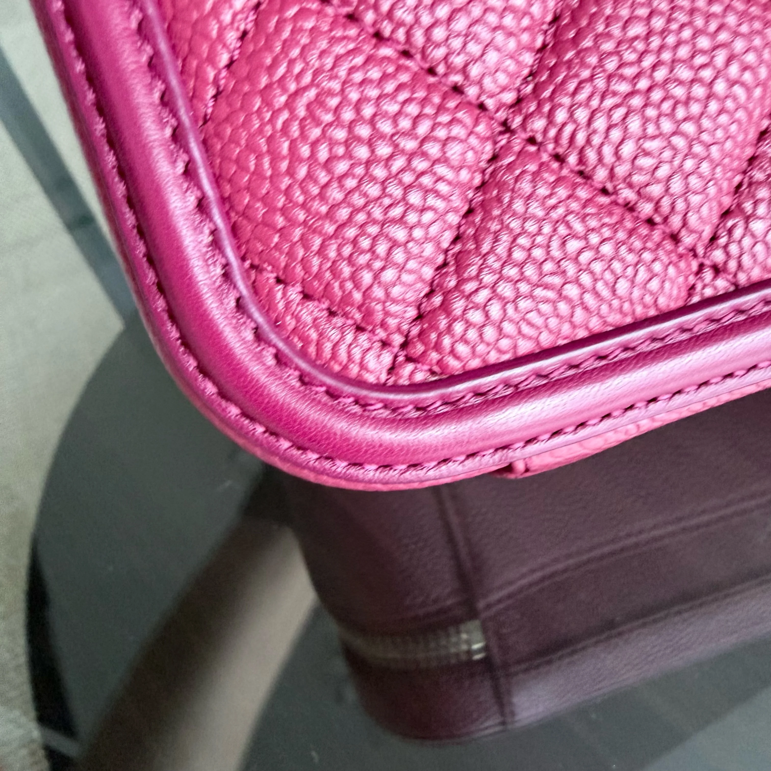 Chanel Filigree Vanity Case Medium - Caviar 21CM Dark Pink Gold Hardware Series 26