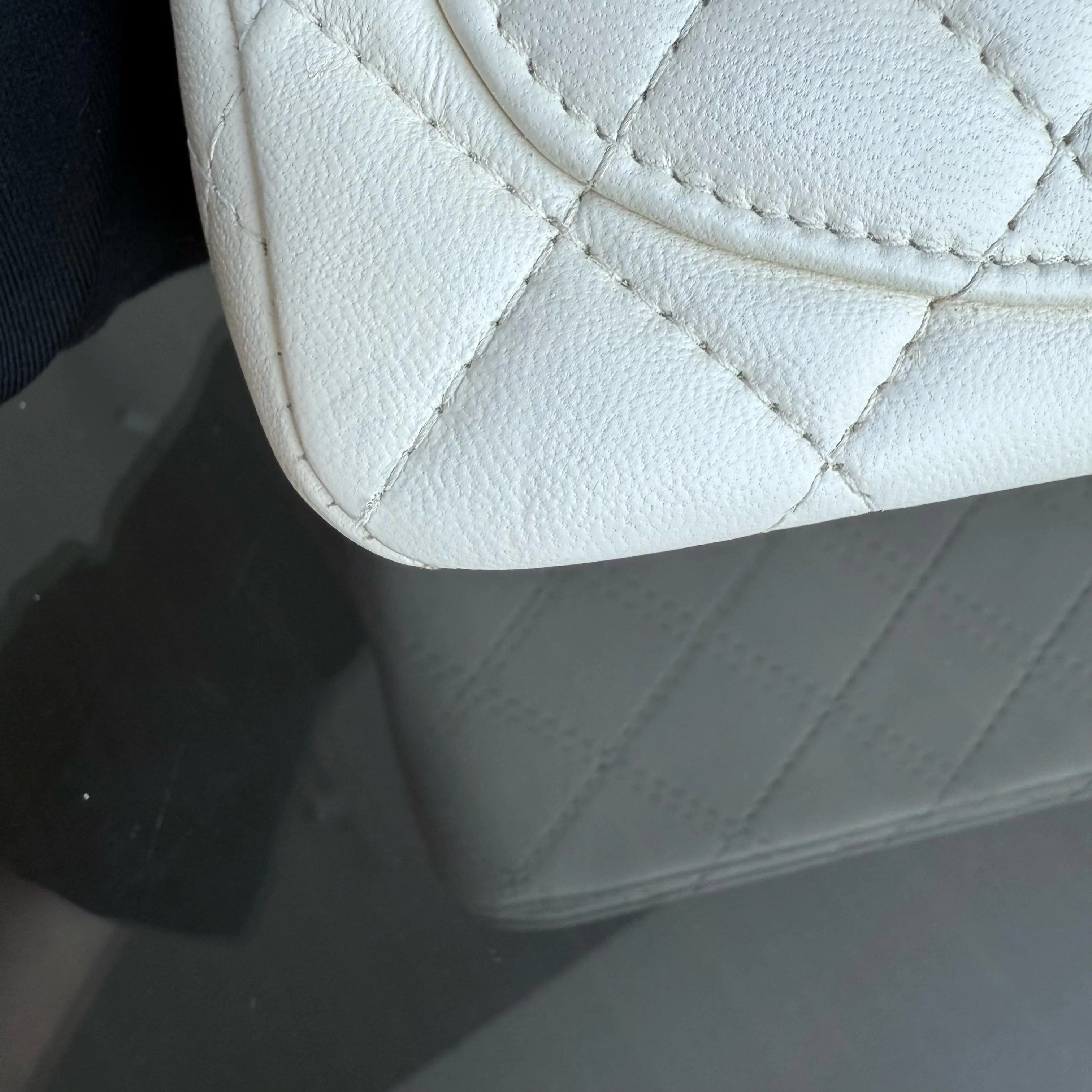 Chanel Classic Flap Mini Square - 17CM Quilted Lambskin White Gold Hardware Microchip