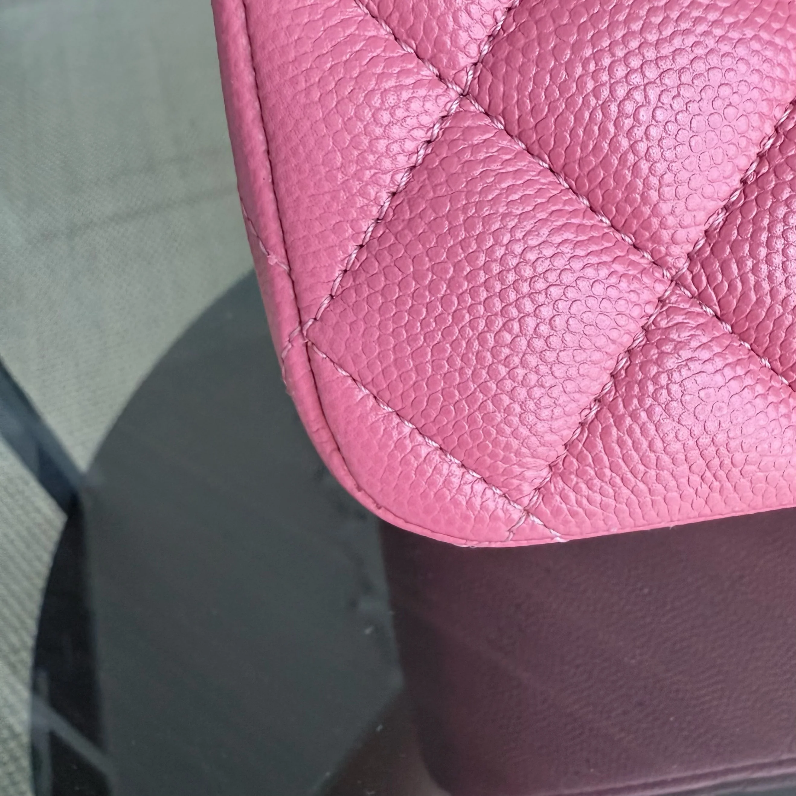 Chanel Classic Flap Medium - Caviar 25CM Quilted Grained Calfskin Pink Gold Hardware Series 28