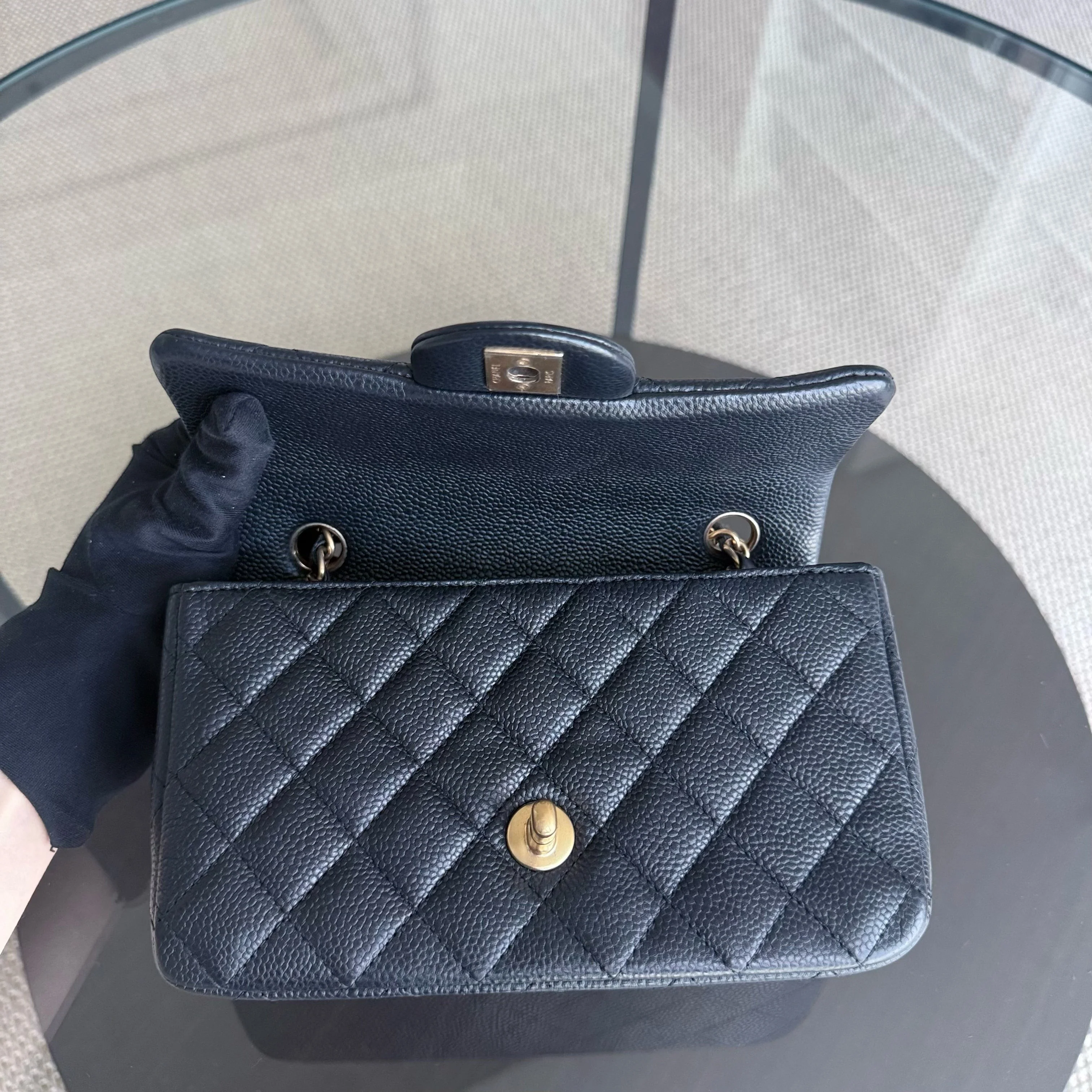 Chanel Classic Flap Mini - Caviar 20CM Quilted Black Gold Hardware Series 20