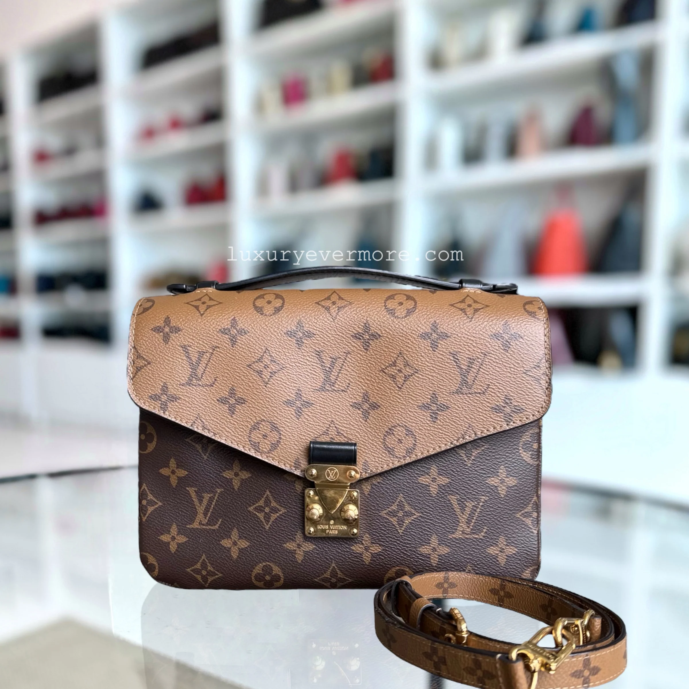 Louis Vuitton Pochette Metis - Reverse Monogram Canvas Gold Hardware