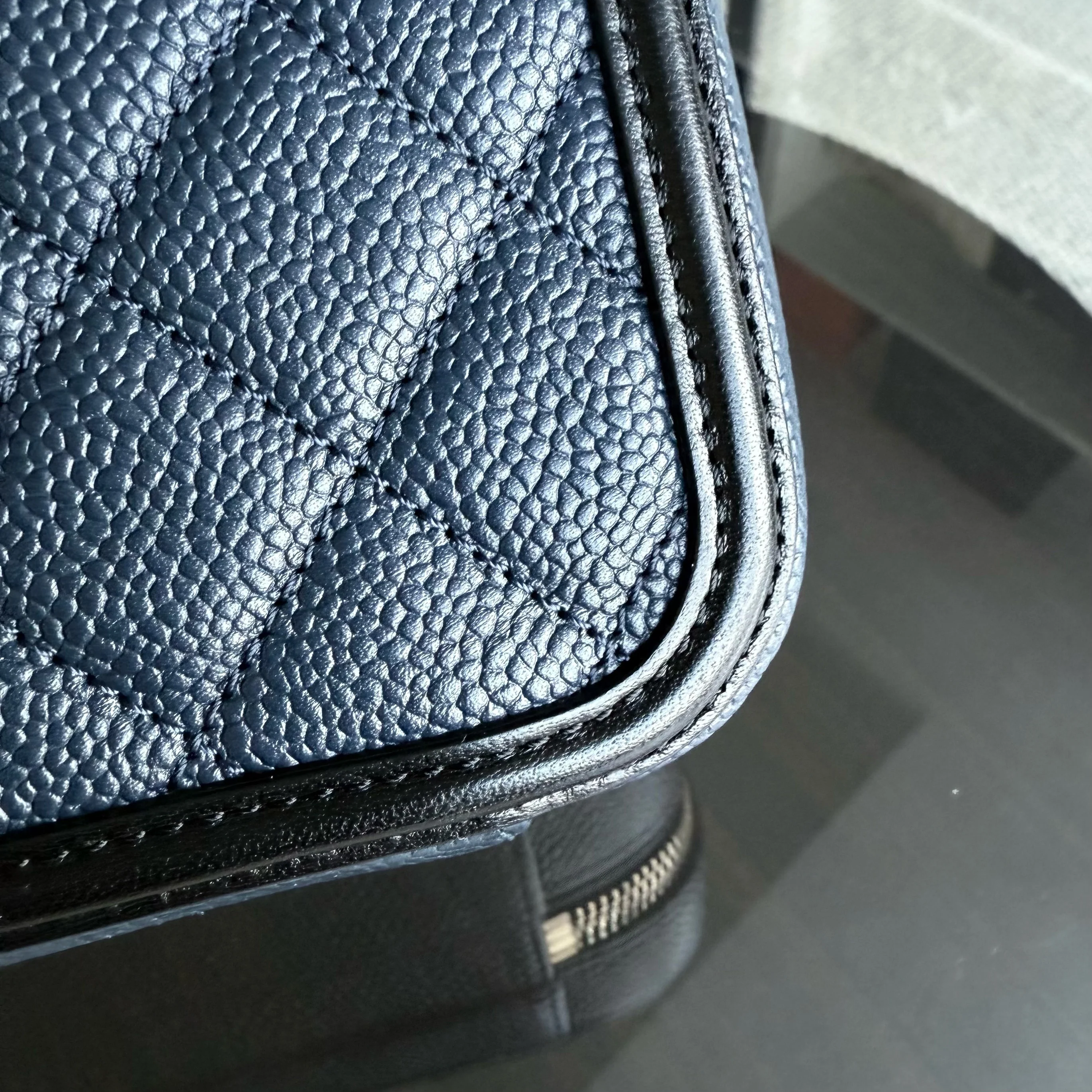 Chanel Filigree Vanity Case Medium - Caviar 21CM Grained Calfskin Dark Navy Blue Gold Hardware Series 24