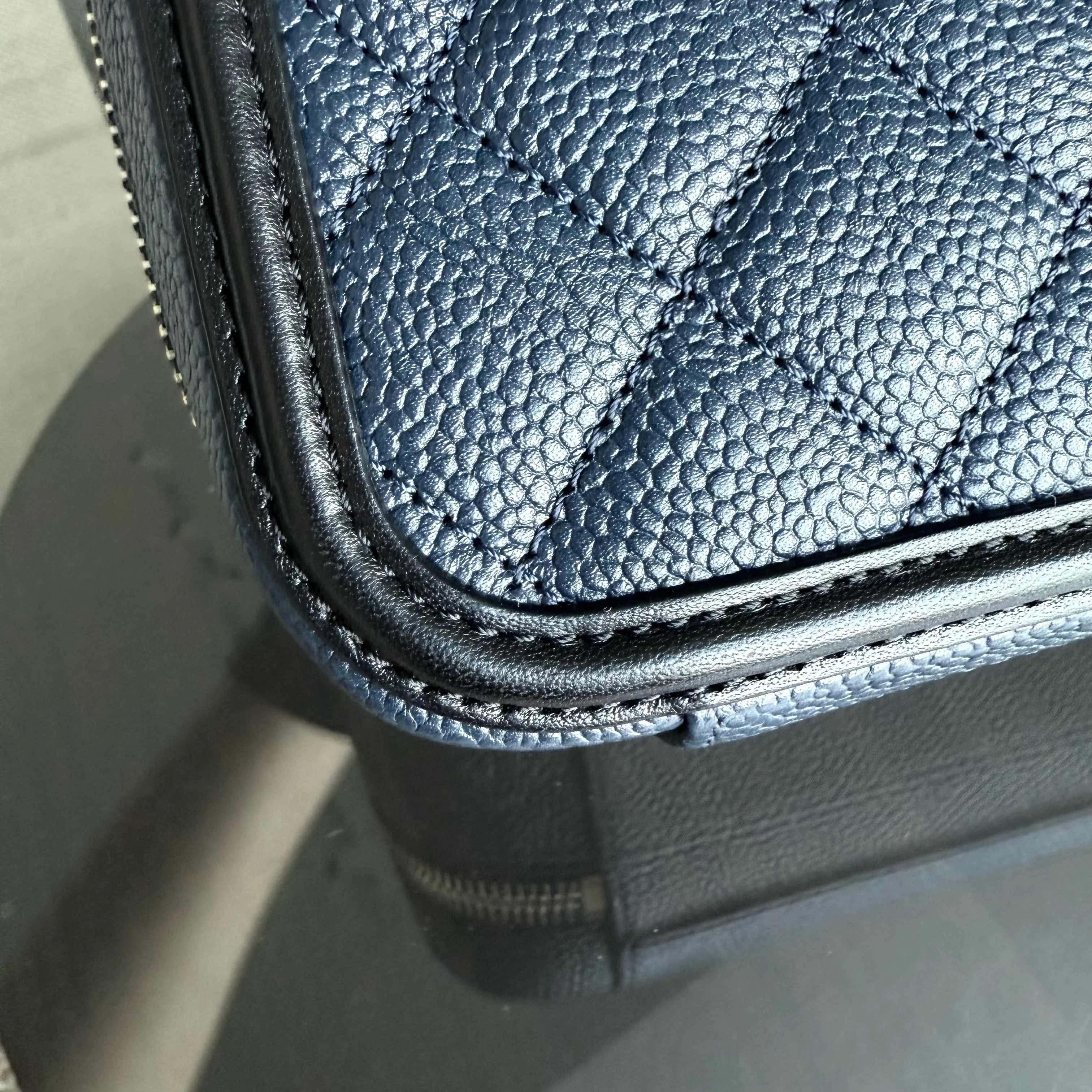 Chanel Filigree Vanity Case Medium - Caviar 21CM Grained Calfskin Dark Navy Blue Gold Hardware Series 24