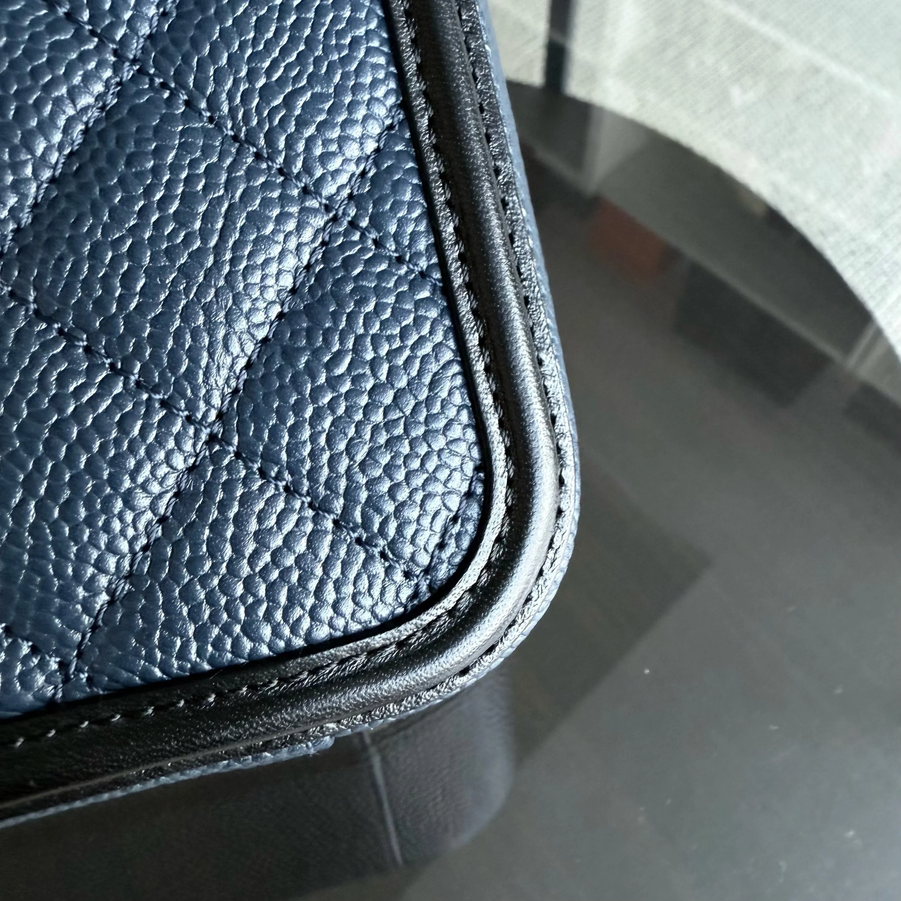 Chanel Filigree Vanity Case Medium - Caviar 21CM Grained Calfskin Dark Navy Blue Gold Hardware Series 24