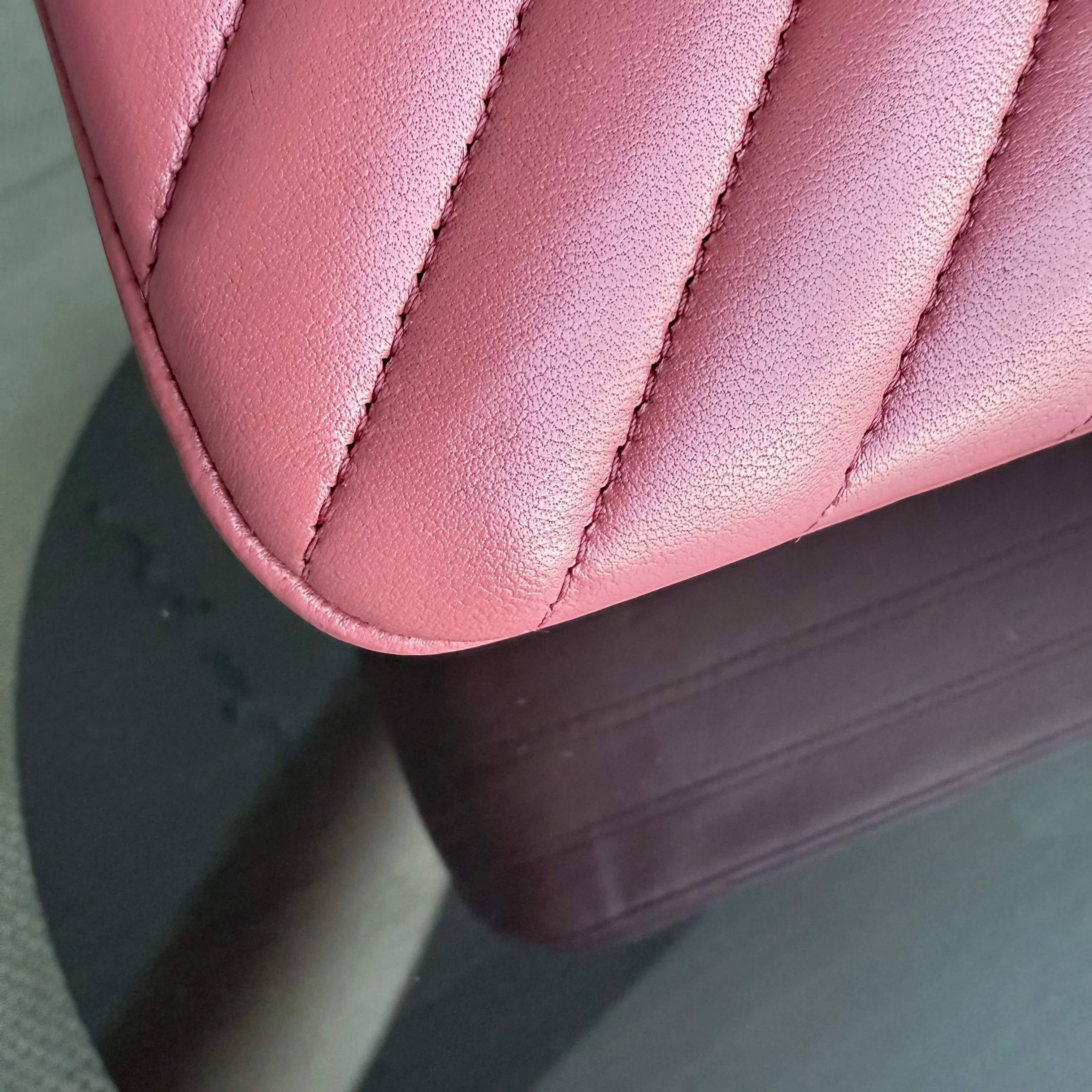 Chanel Classic Flap Medium - 25CM Chevron Lambskin Pink Gold Hardware Series 25