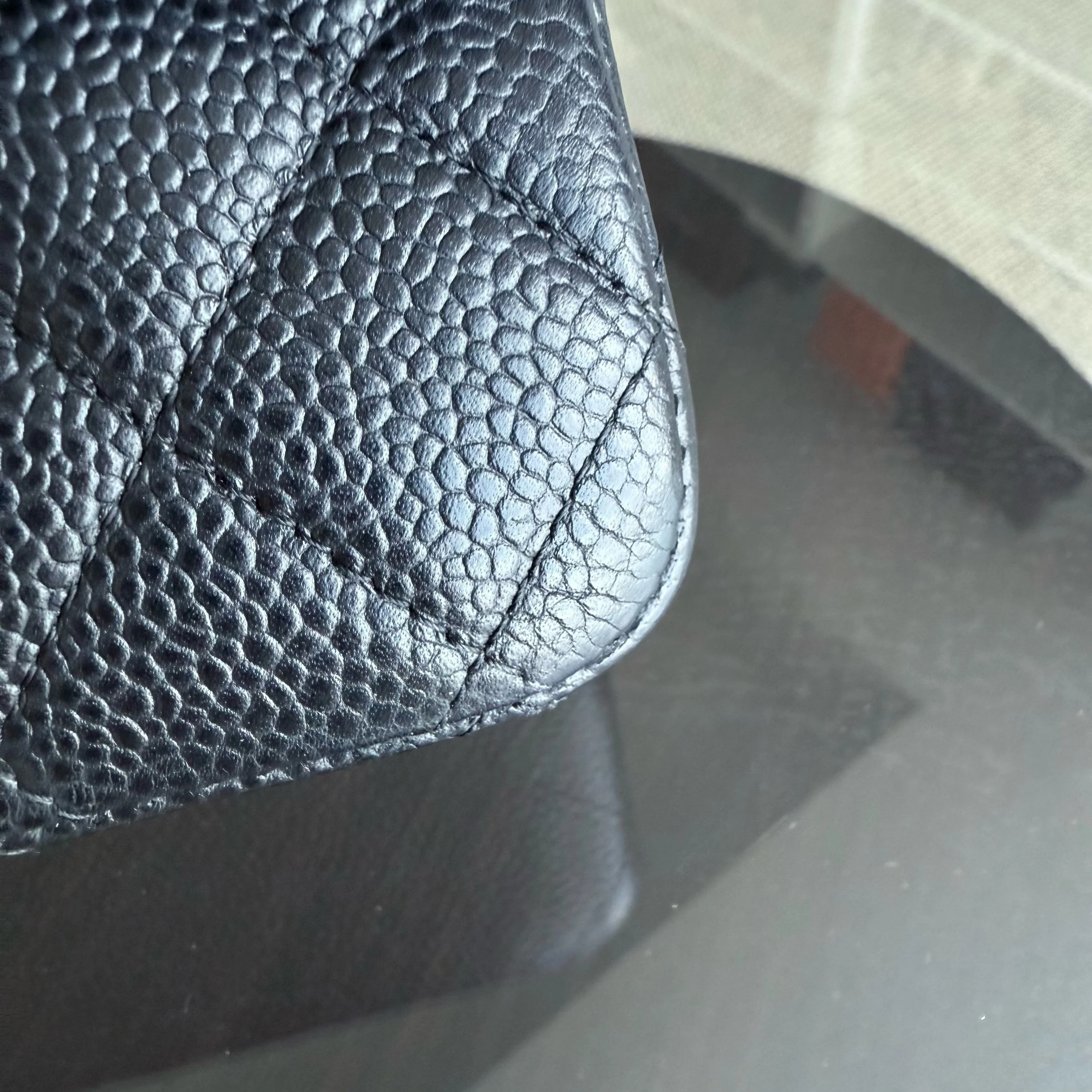 Chanel Classic Flap Medium - Caviar 25CM Quilted Black Gold Hardware