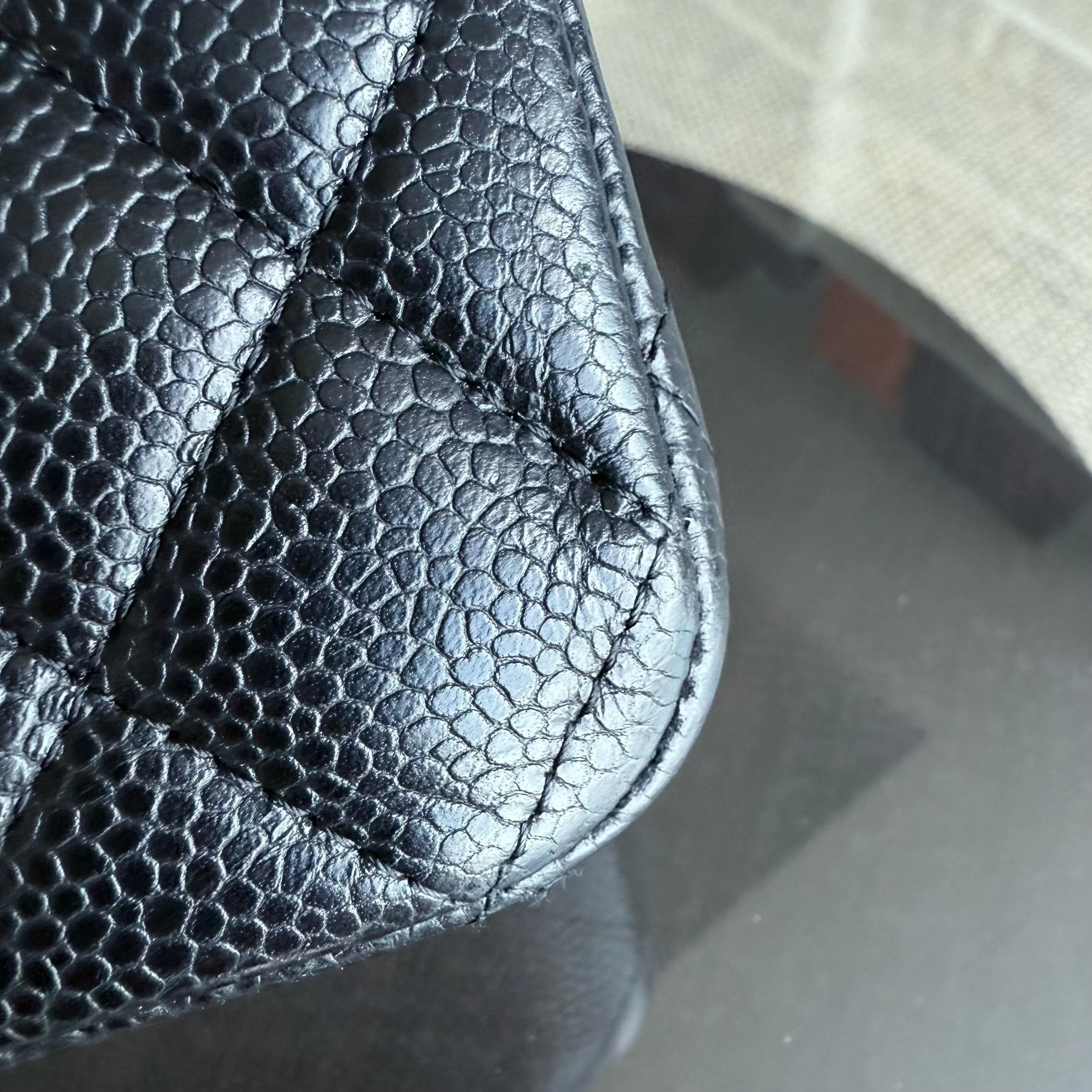 Chanel Classic Flap Medium - Caviar 25CM Quilted Black Gold Hardware