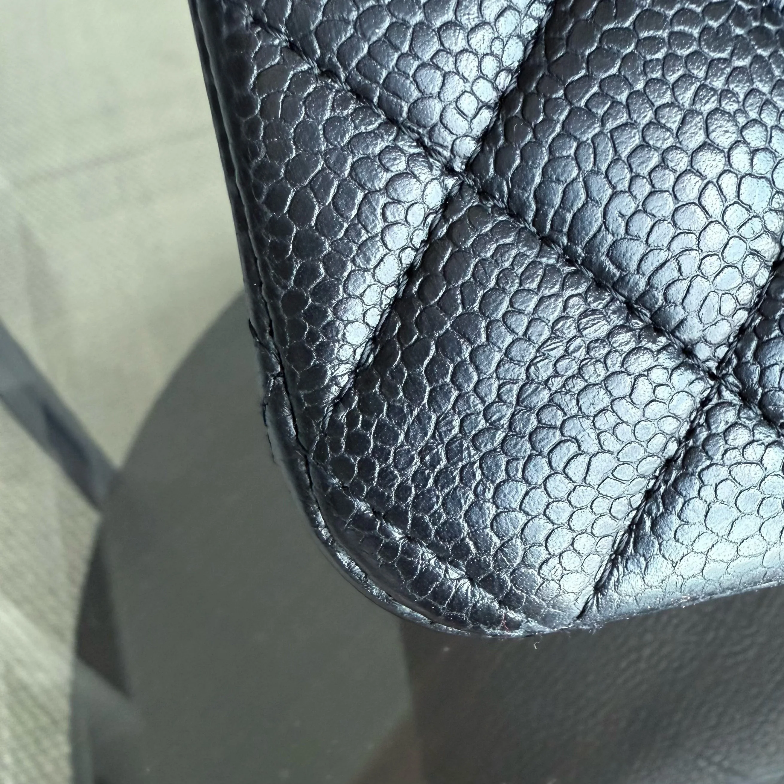Chanel Classic Flap Medium - Caviar 25CM Quilted Black Gold Hardware