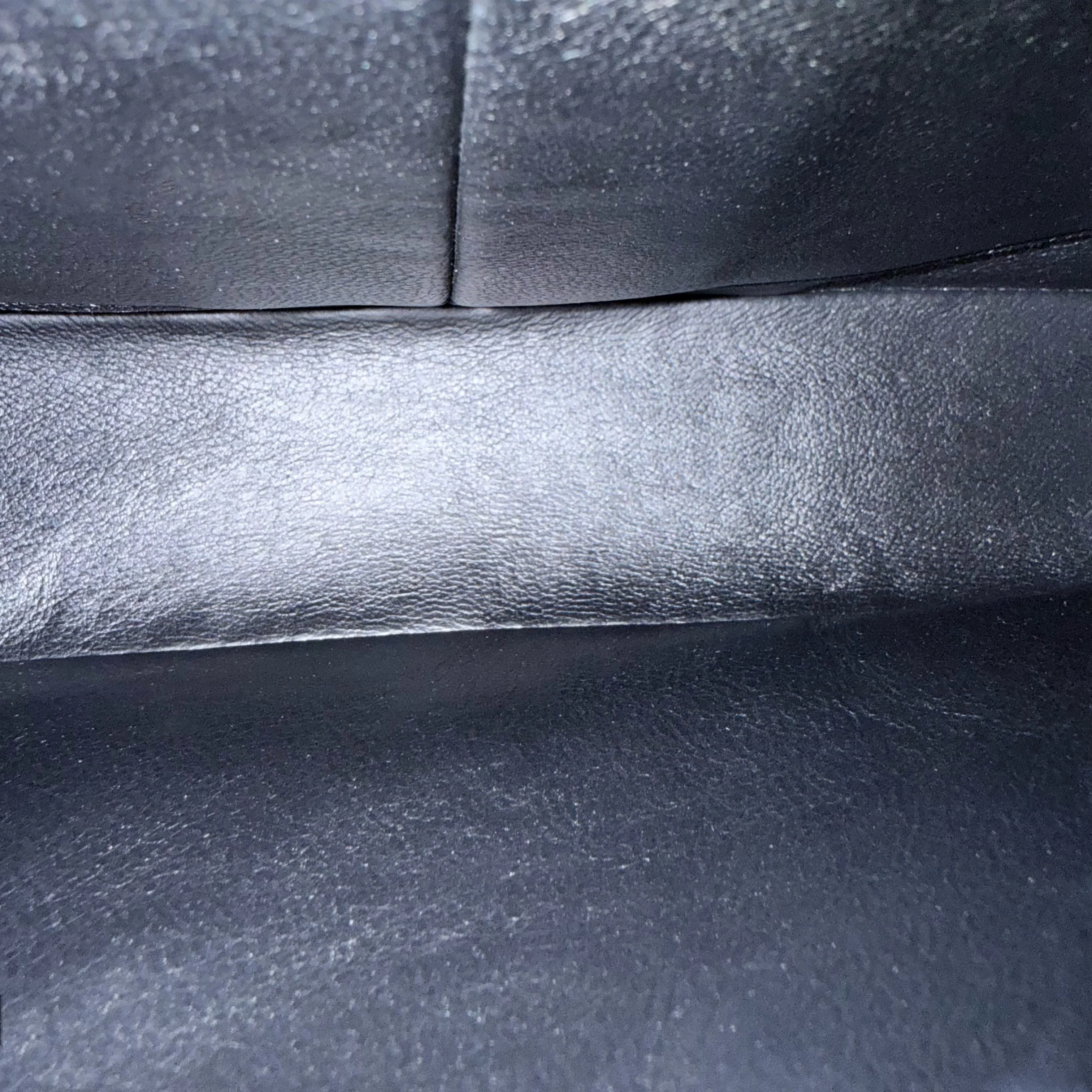 Chanel Classic Flap Medium - Caviar 25CM Quilted Black Gold Hardware