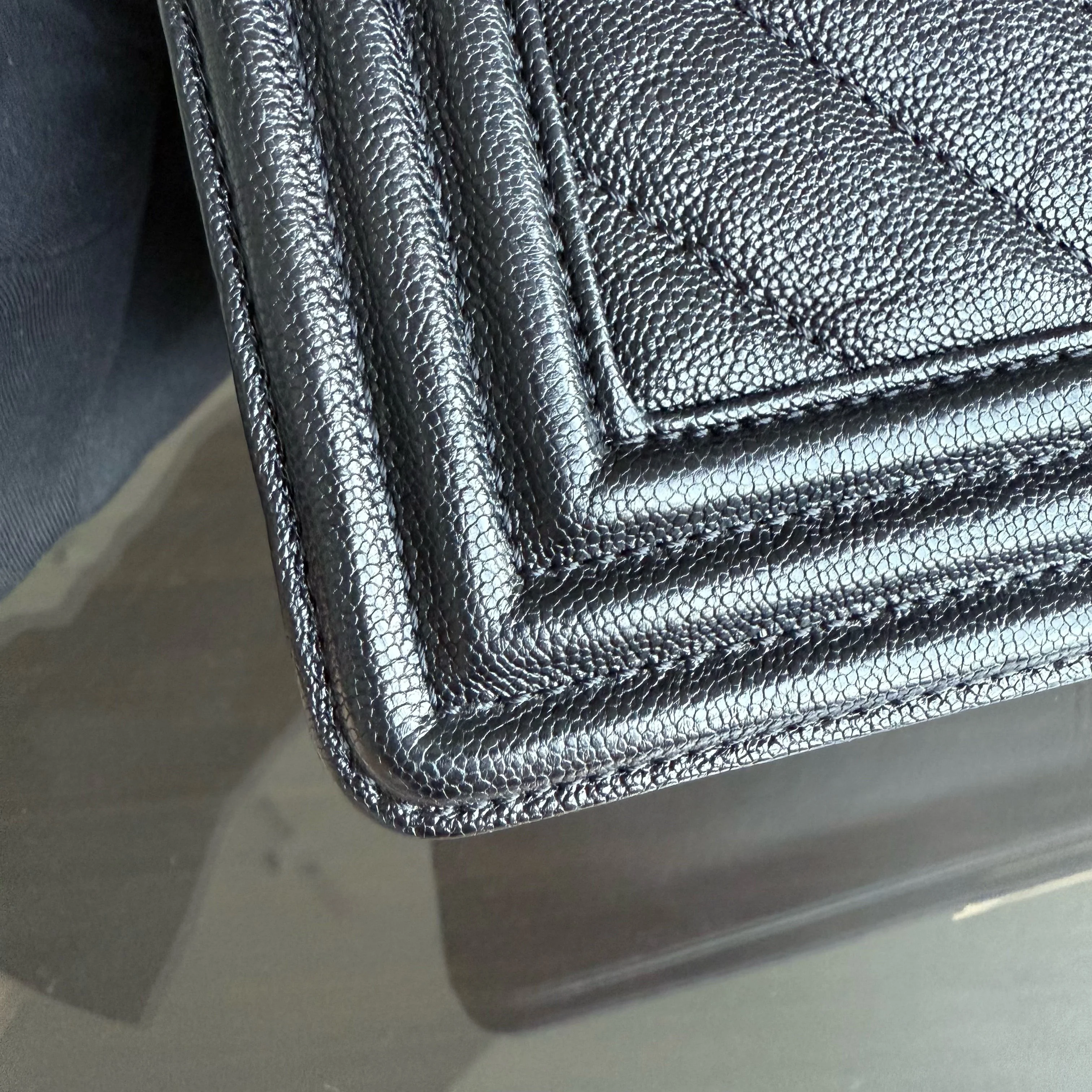 Chanel Boy Medim - Caviar 25CM Grained Calfskin Chevron Black Gold Hardware Series 26