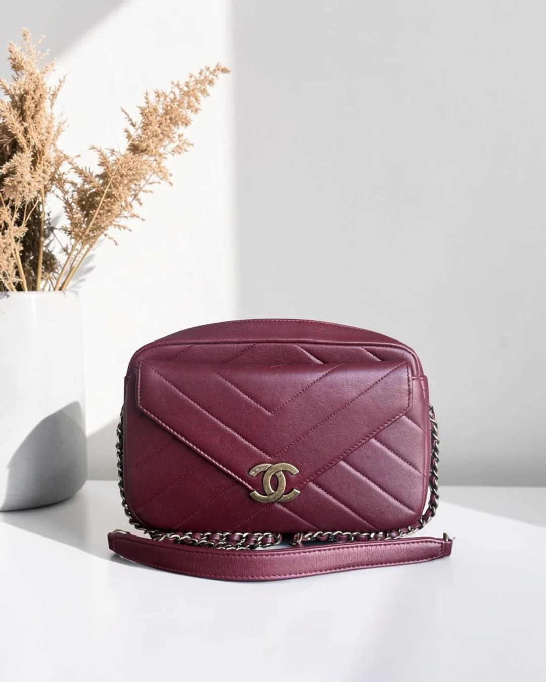 Chanel Flap - 22CM Chevron Calfskin Burgundy Gold Hardware Series 22