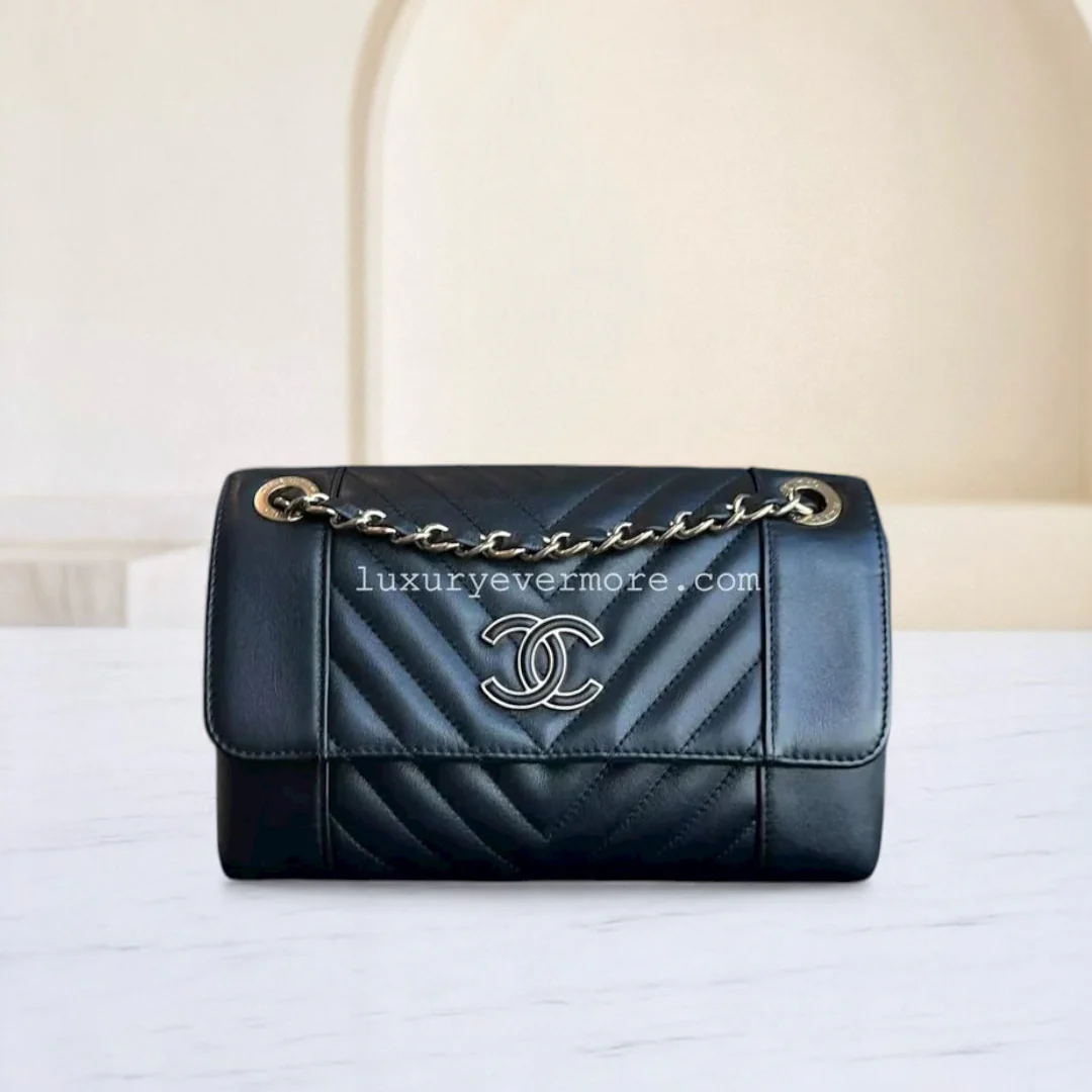 Chanel Seasonal Flap - Calfskin Quilted Small Daily Chevron Flap Black Sereis 27