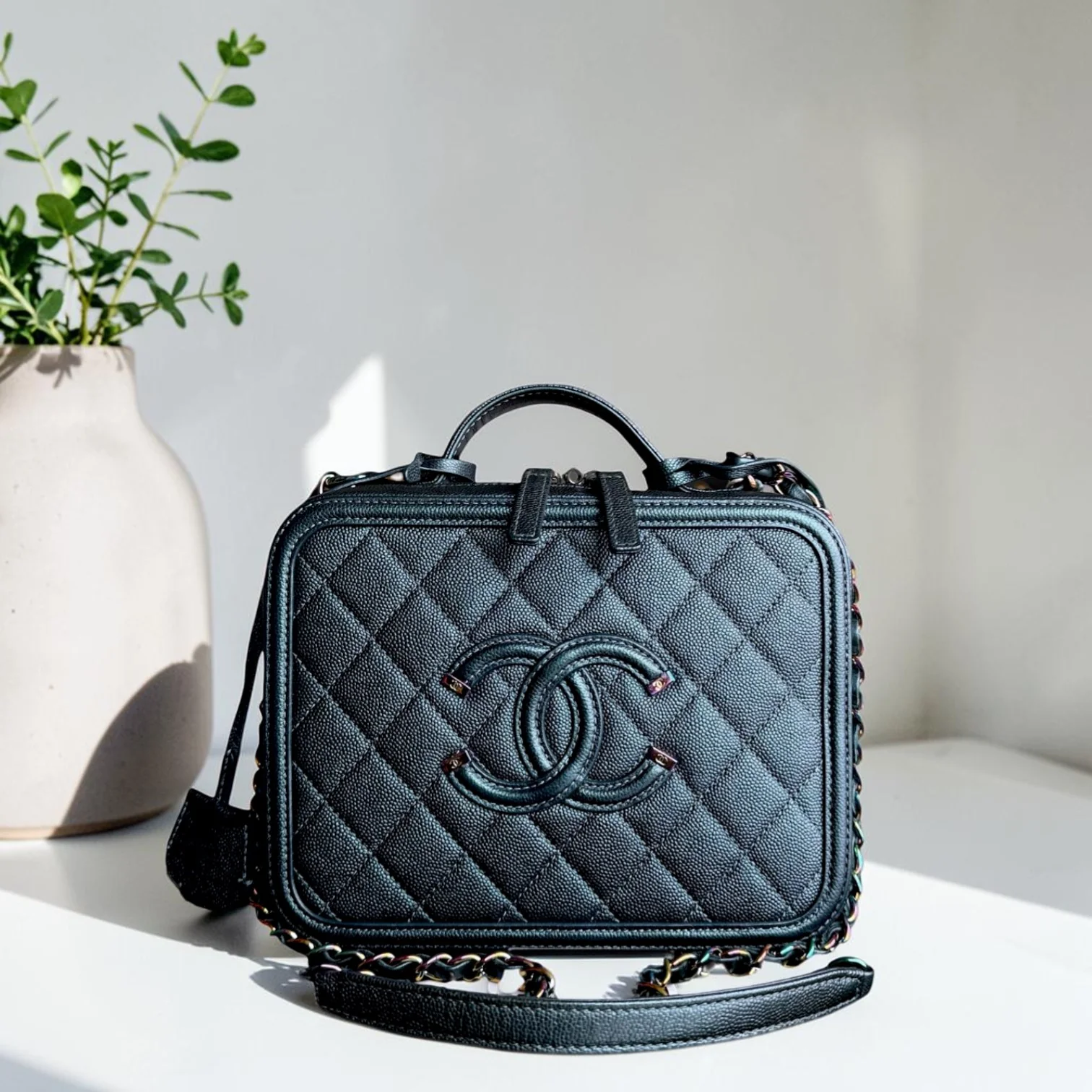 Chanel Filigree Vanity Case Medium - Caviar 21CM Irridiscent Dark Green Gold Hardware Series 26