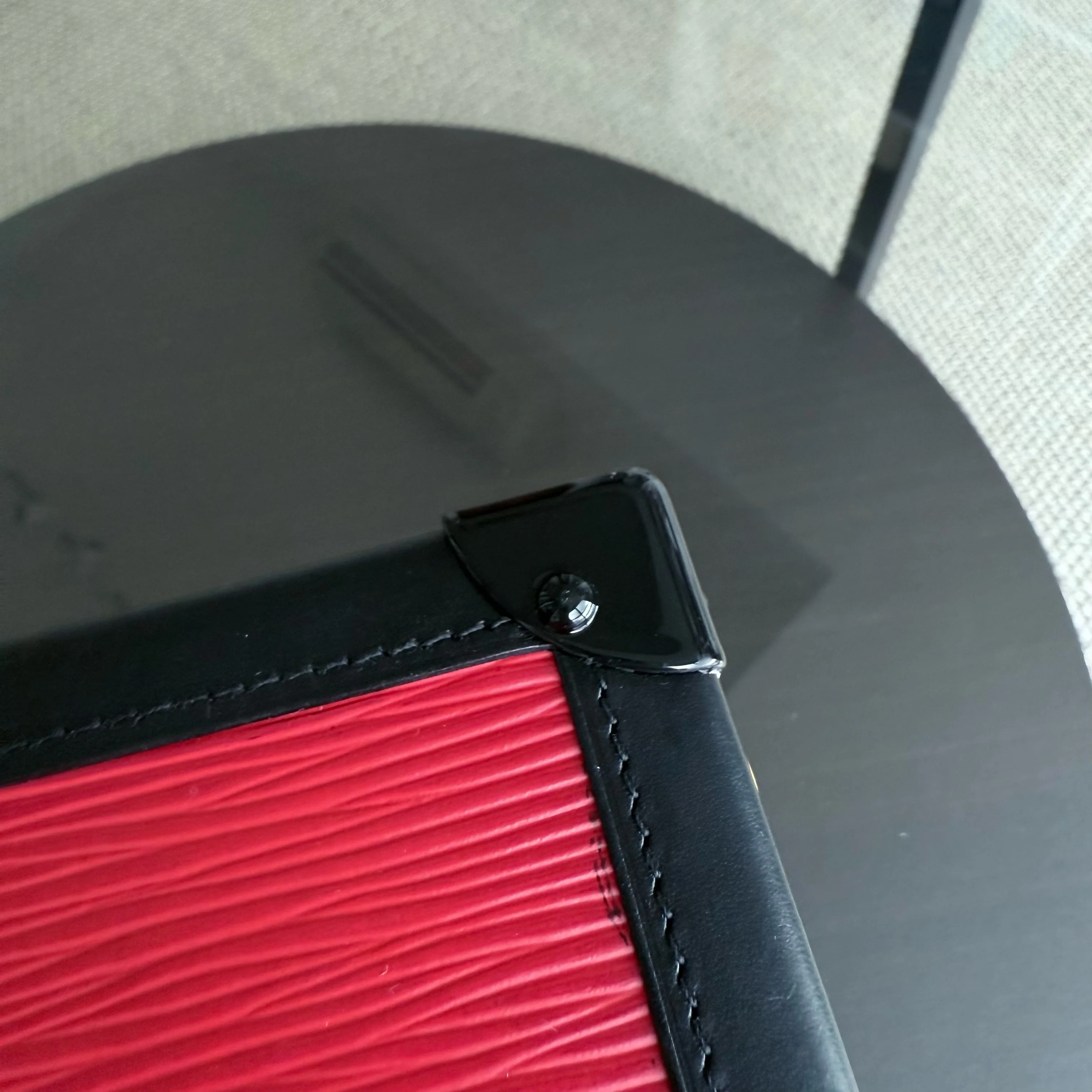 Louis Vuitton Petite Malle - New Edition EPI Leather Red Box Shoulder Bag Gold Hardware Microchip