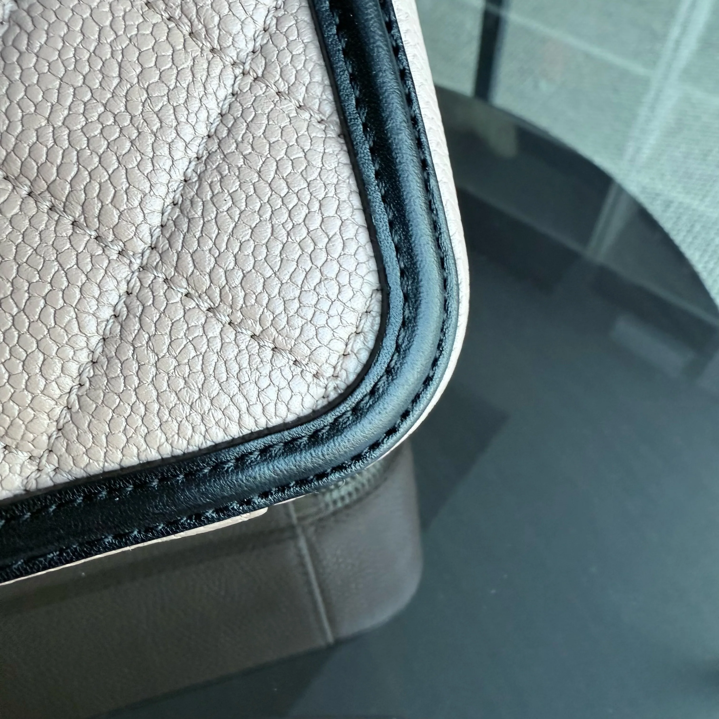 Chanel Vanity Case Filigree Medium - Caviar Grained Calfskin Black Beige Series 23