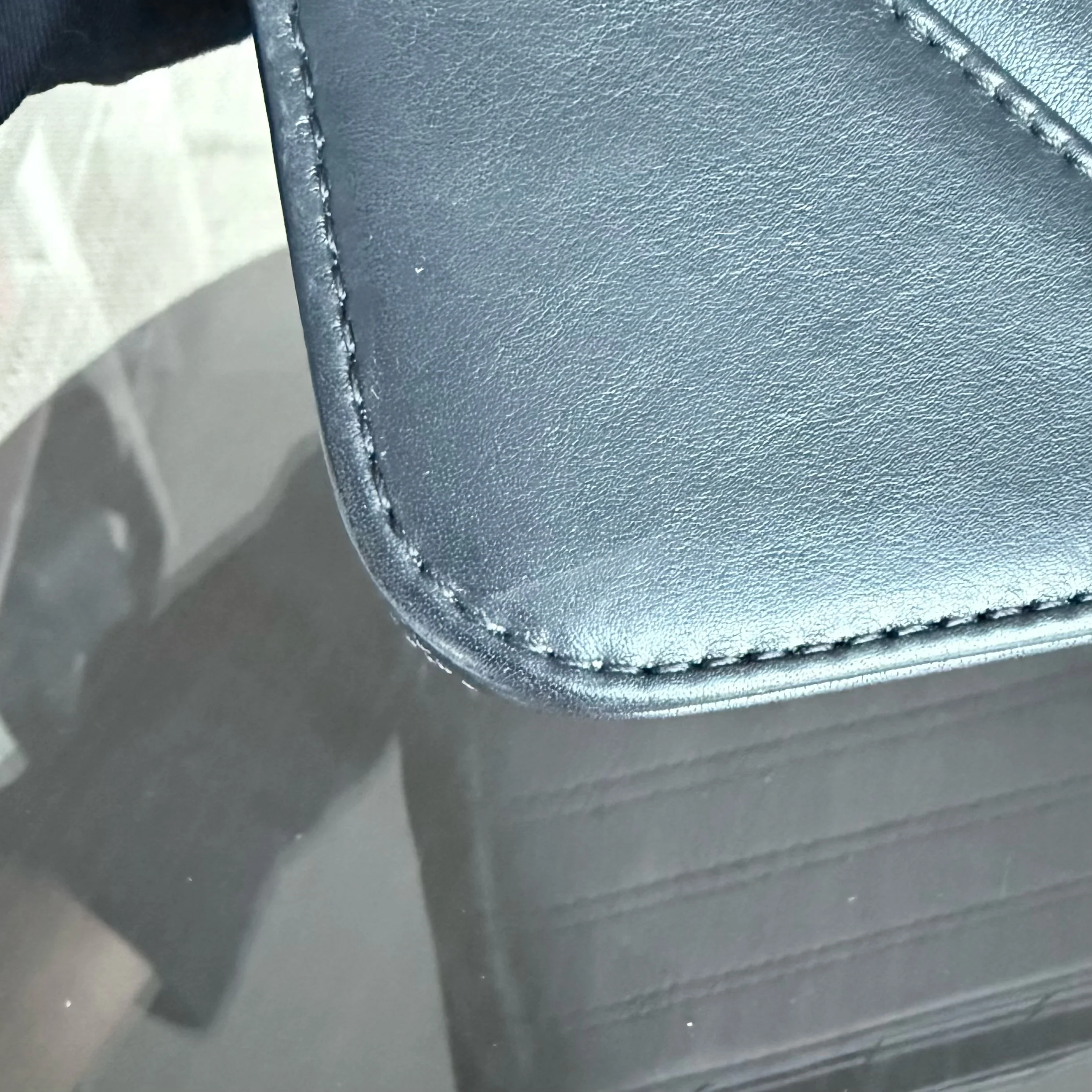 Chanel Flap Medium - Calfskin 27CM Chevron Black Gold Hardware Series 27