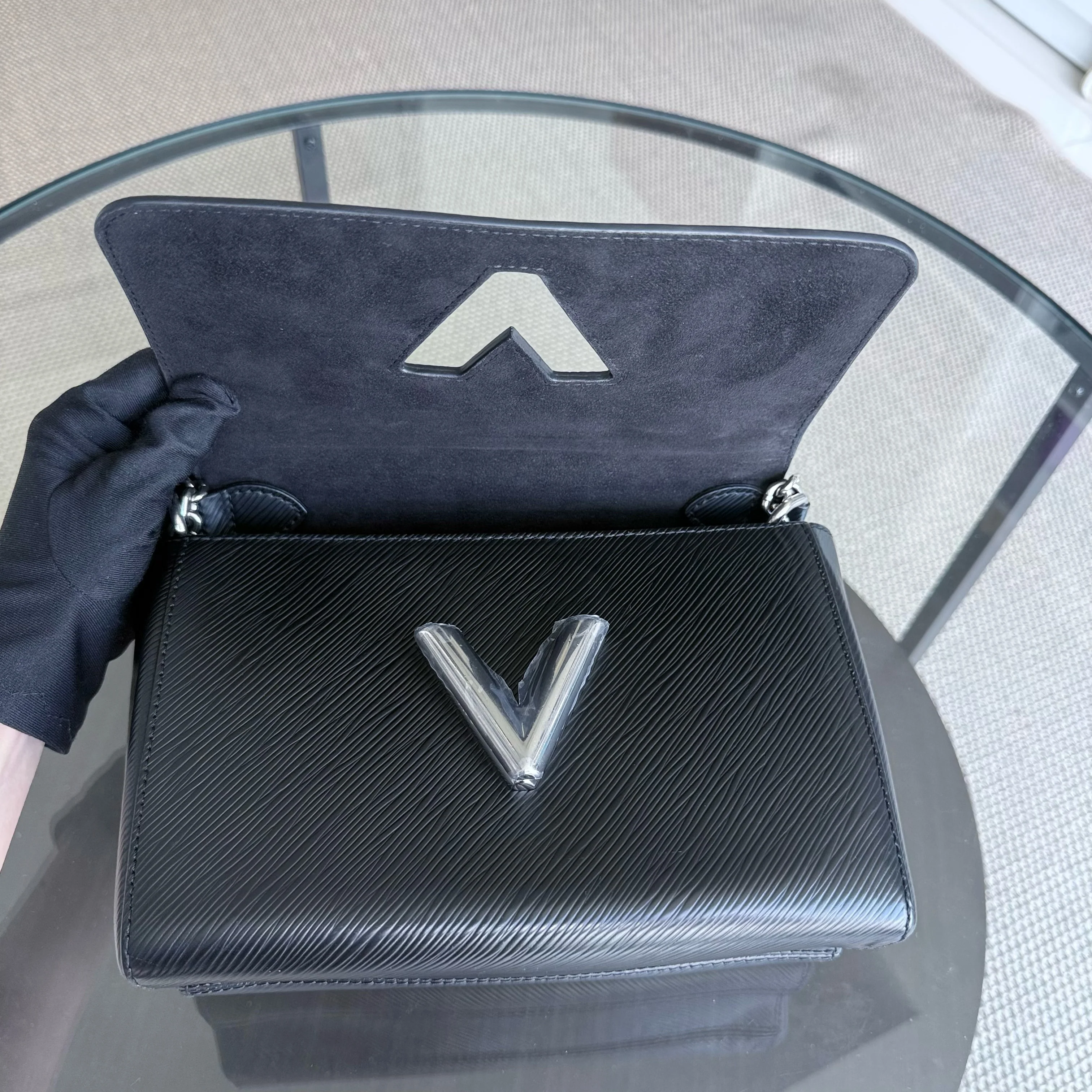 Louis Vuitton Twist Medium MM - EPI Leather Black Silver Hardware