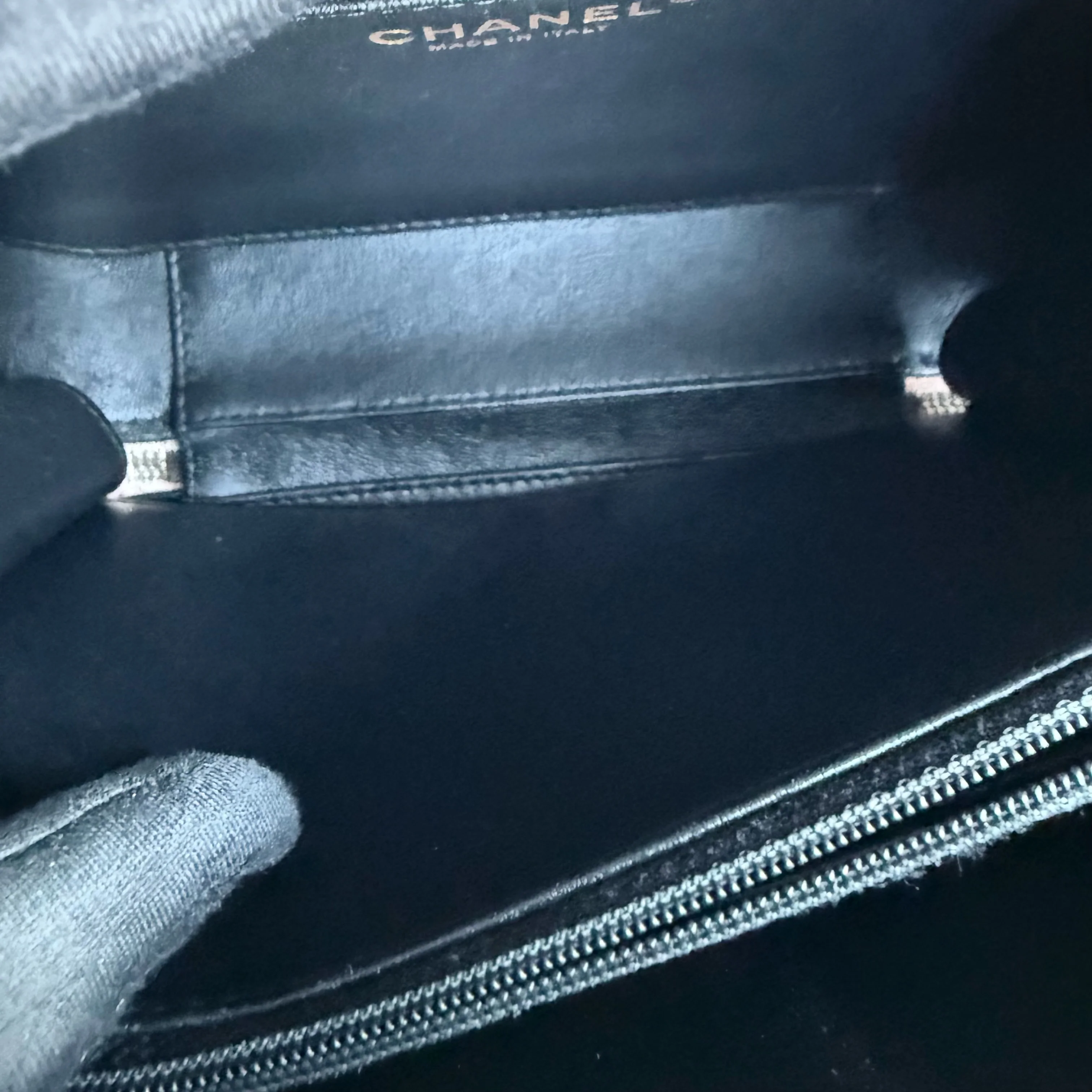 Chanel Vanity Case Filigree Medium - Caviar Grained Calfskin Black Beige Series 23