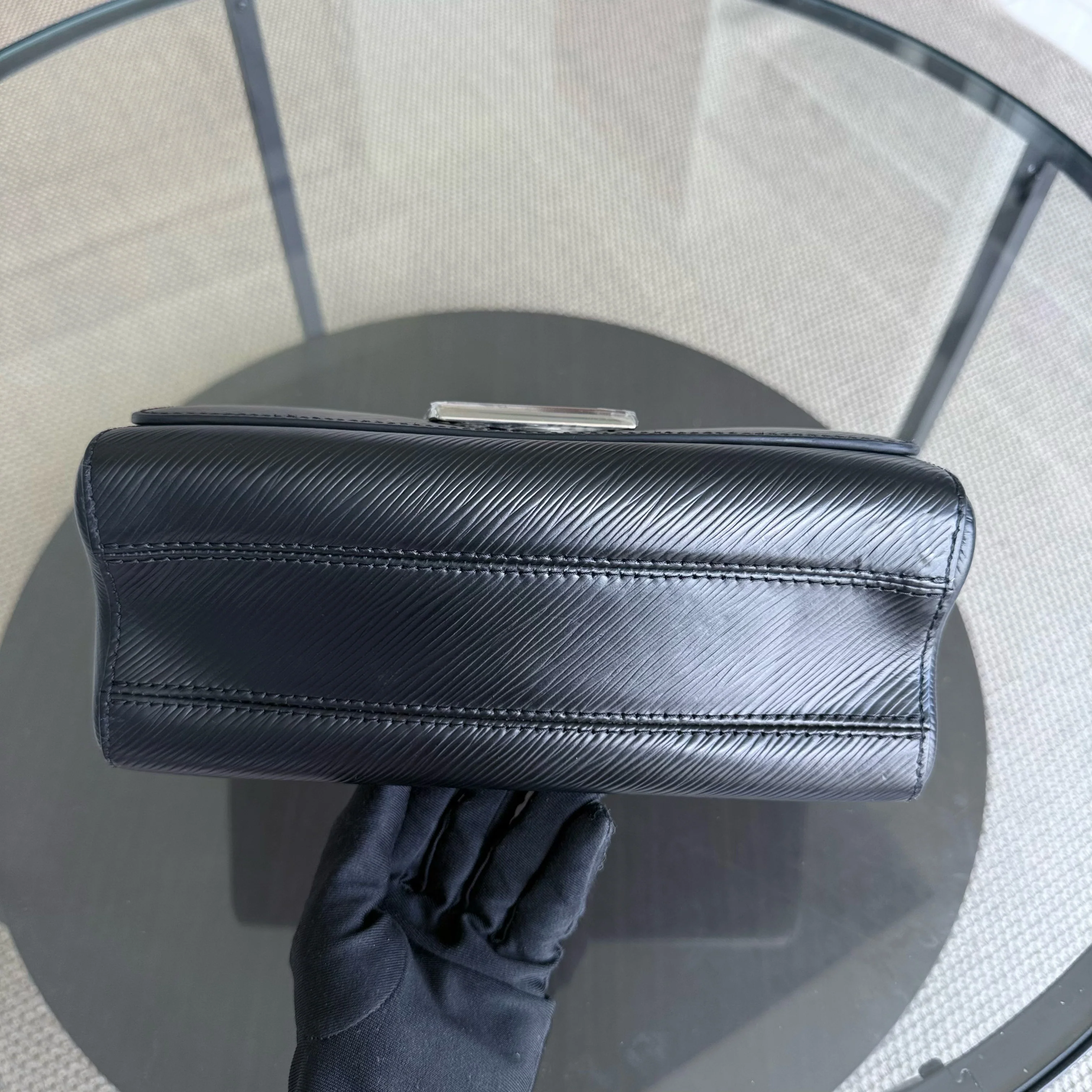 Louis Vuitton Twist Medium MM - EPI Leather Black Silver Hardware