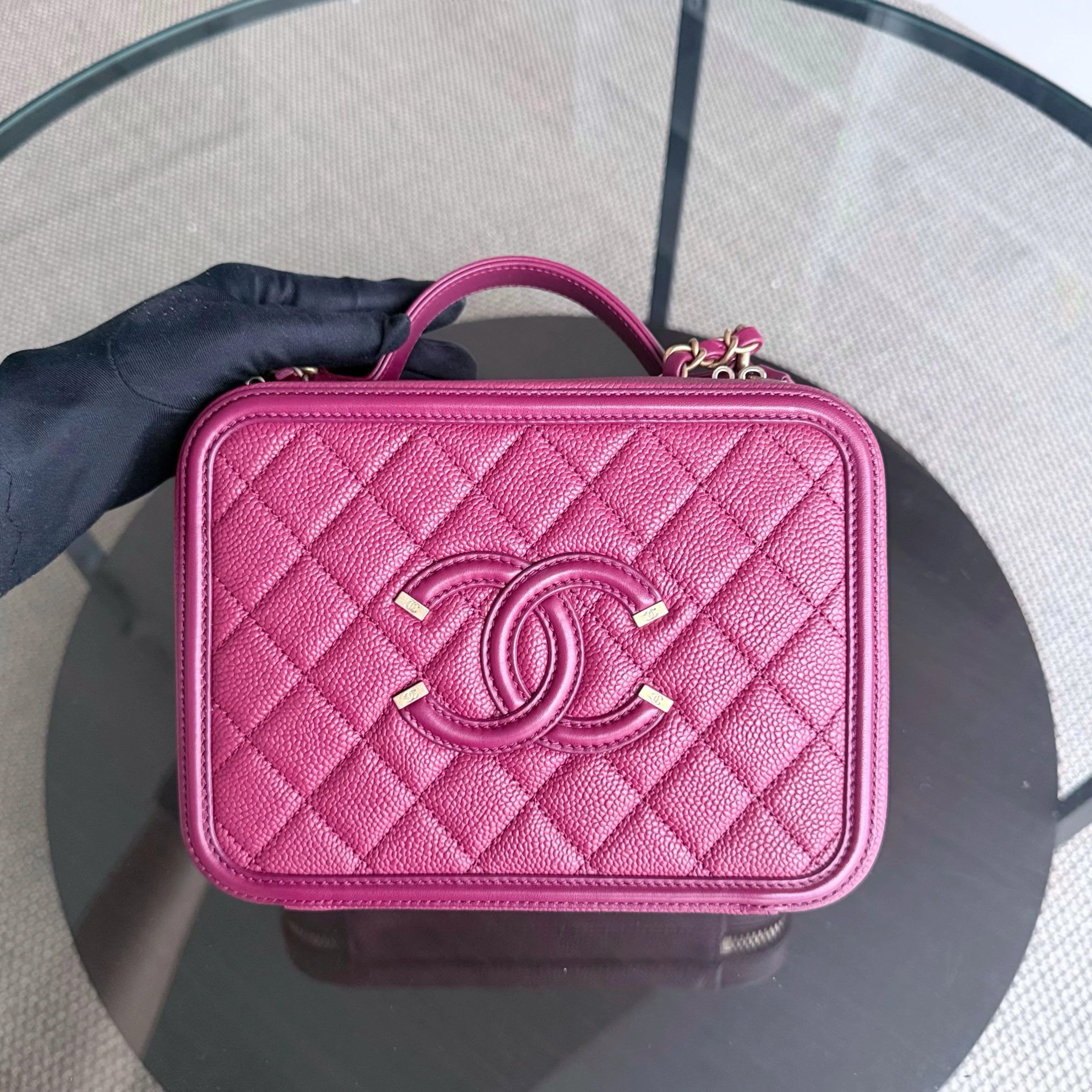 Chanel Filigree Vanity Case Medium - Caviar 21CM Dark Pink Gold Hardware Series 26