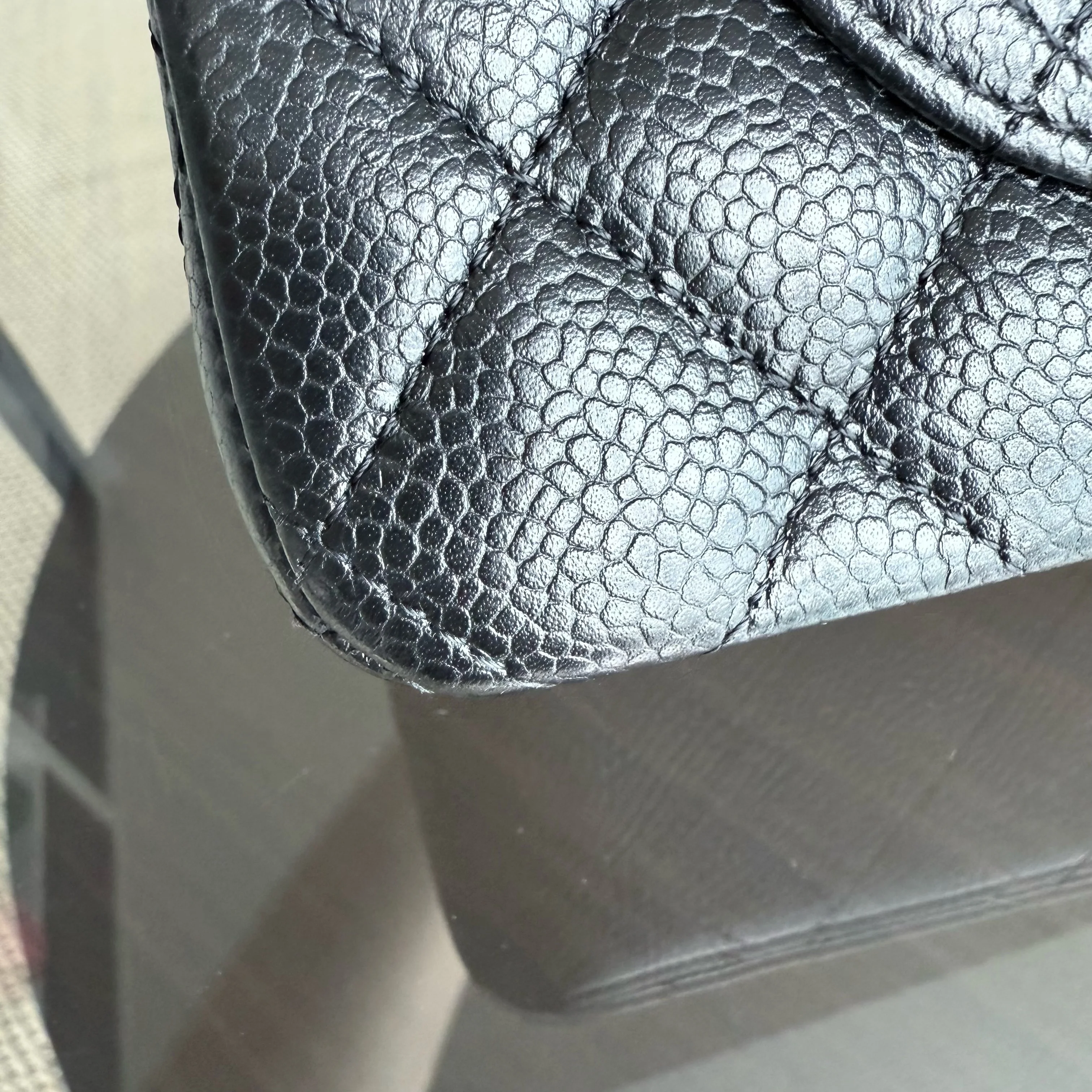 Chanel Classic Flap Small - Caviar 23CM Quilted Black Gold Hardware