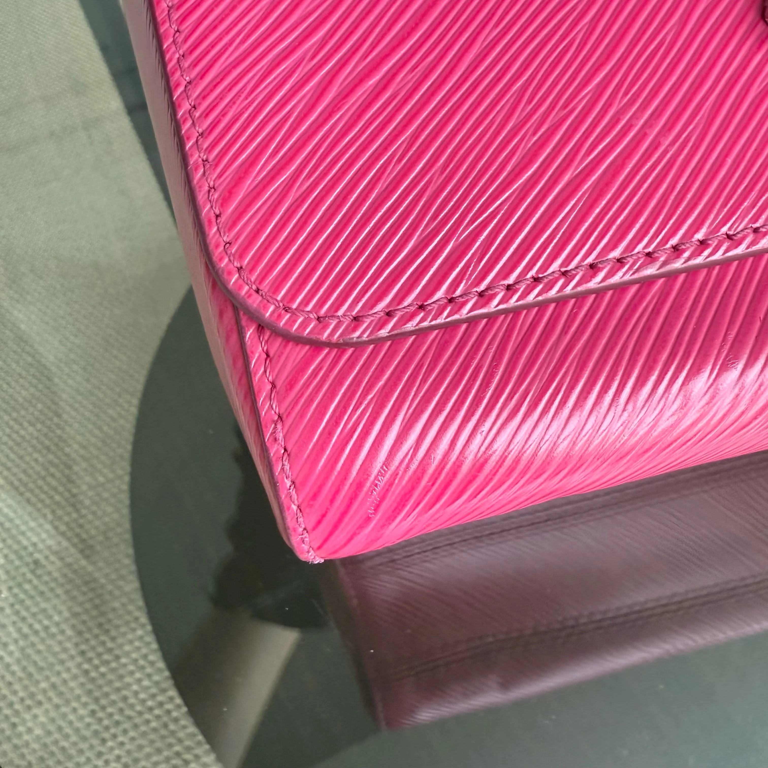 Louis Vuitton Twist Medium MM - EPI Leather Pink Silver Hardware