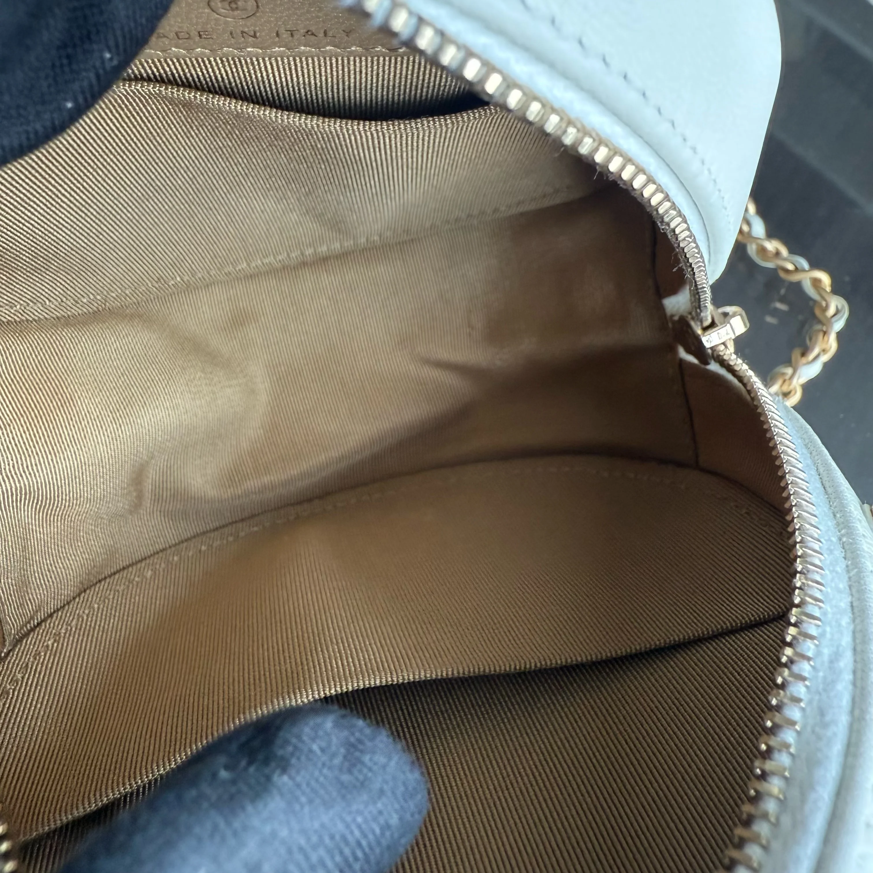 Chanel Pearl Round Clutch with Chain White Calfskin Aged Gold Hardware 29