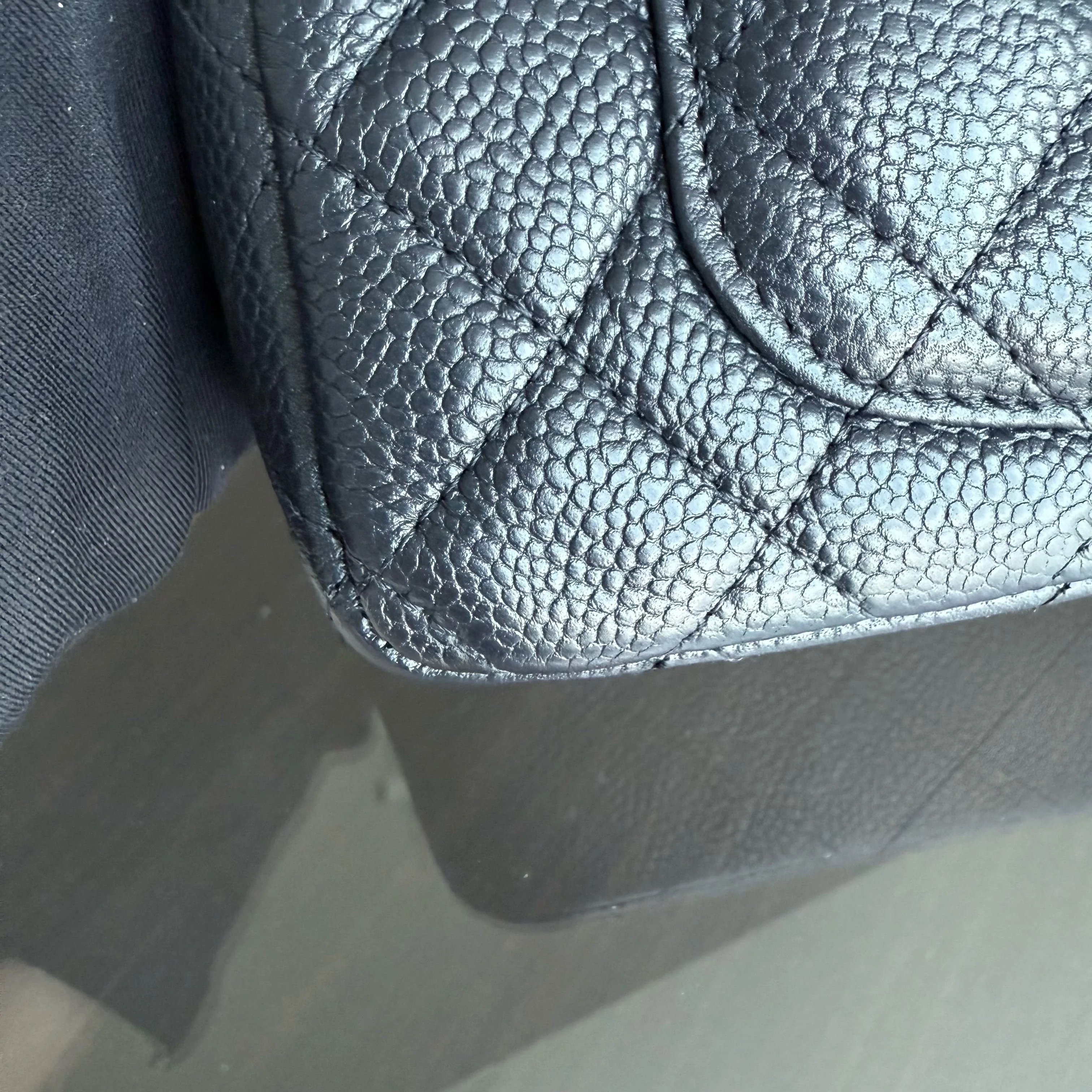 Chanel Classic Flap Mini - Caviar 20CM Quilted Black Gold Hardware Series 20