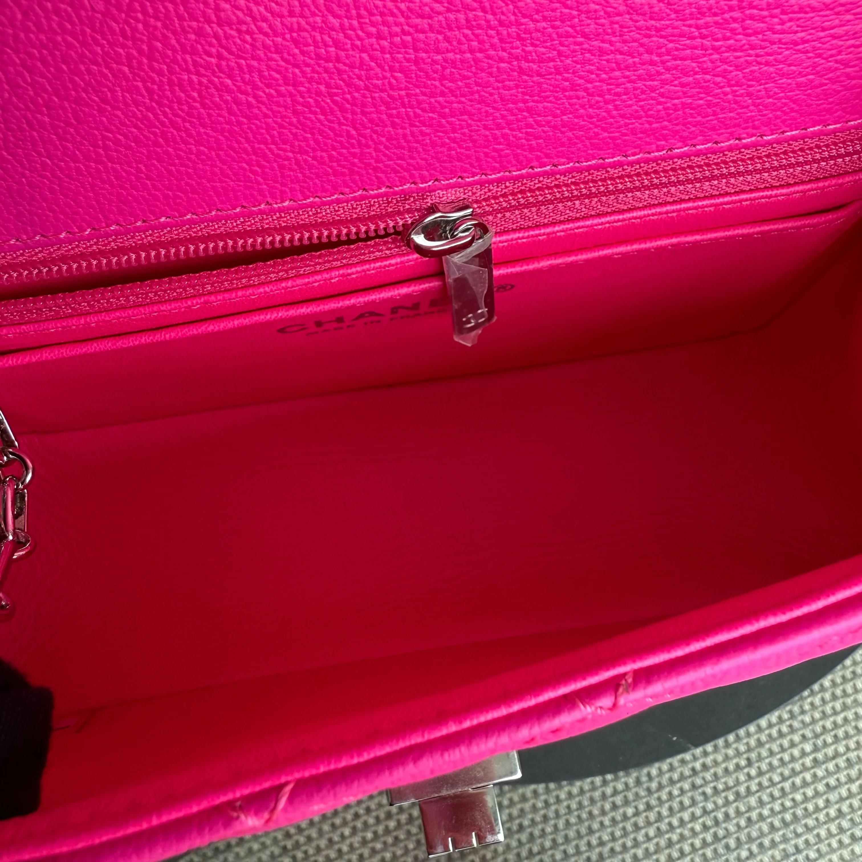 Chanel 2.55 Reissue Mini - 20CM Quilted Grained Calfskin Pink Silver Hardware Series 28