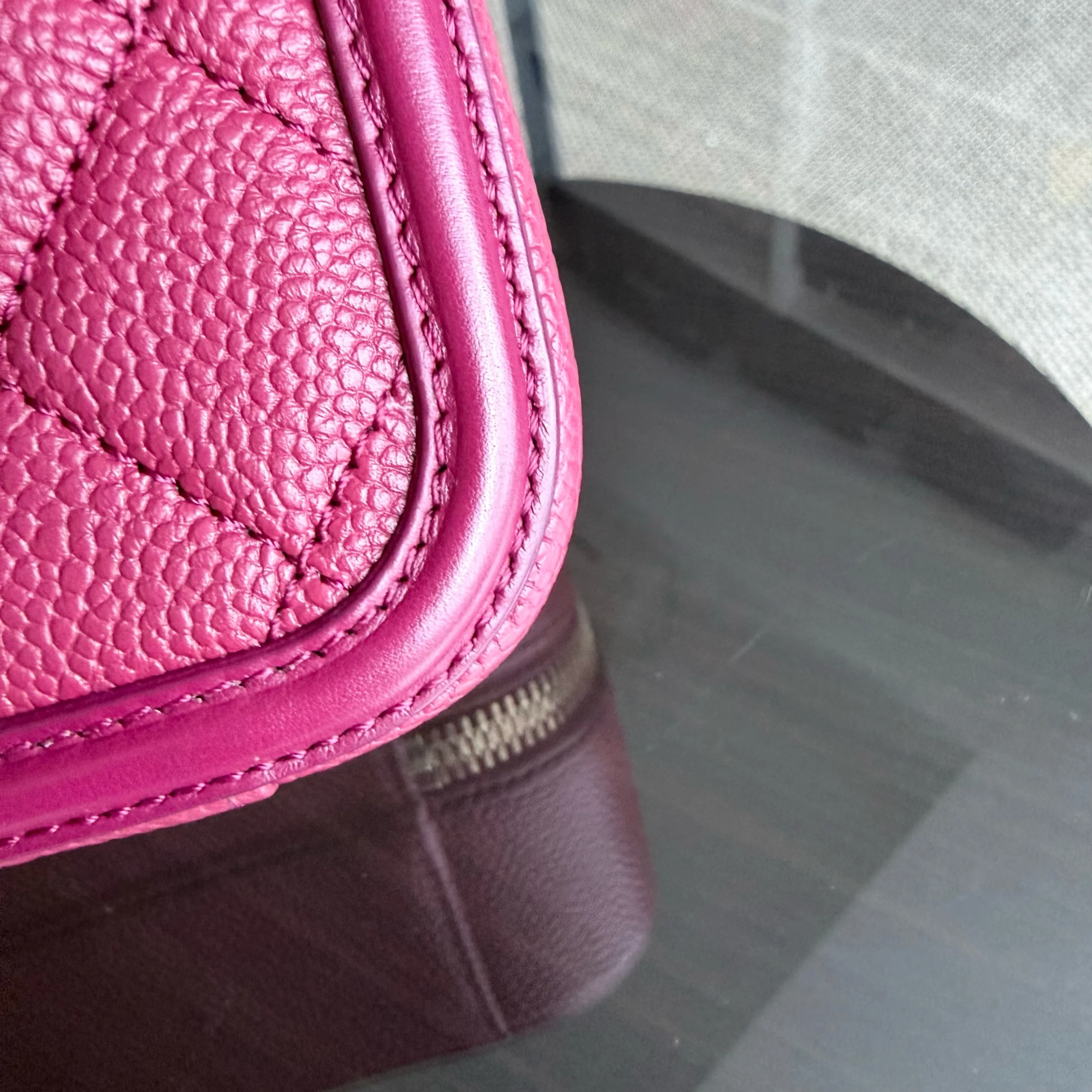 Chanel Filigree Vanity Case Medium - Caviar 21CM Dark Pink Gold Hardware Series 26