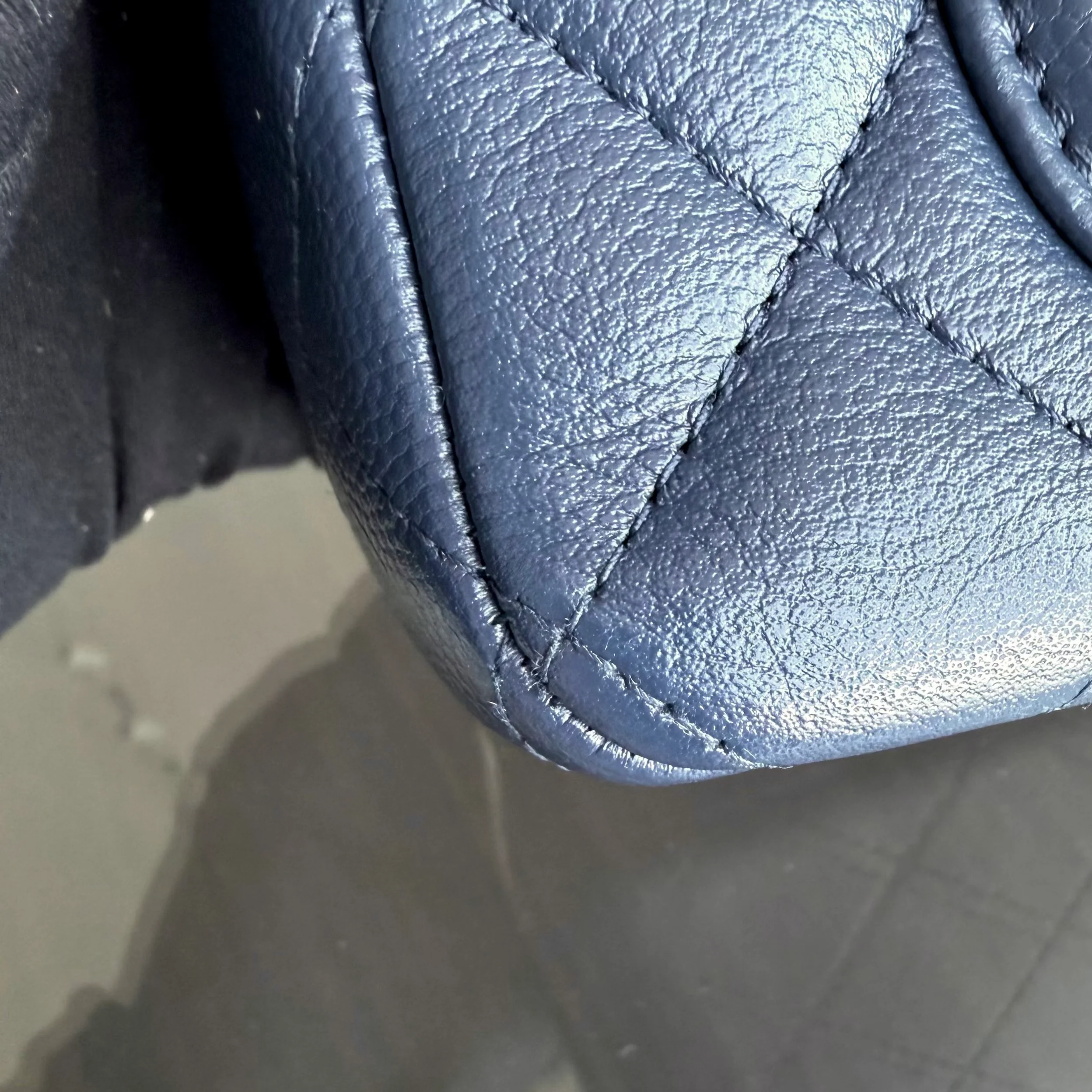 Chanel Classic Flap Mini - Caviar 20CM Quilted Dark Blue Gold Hardware Series 24