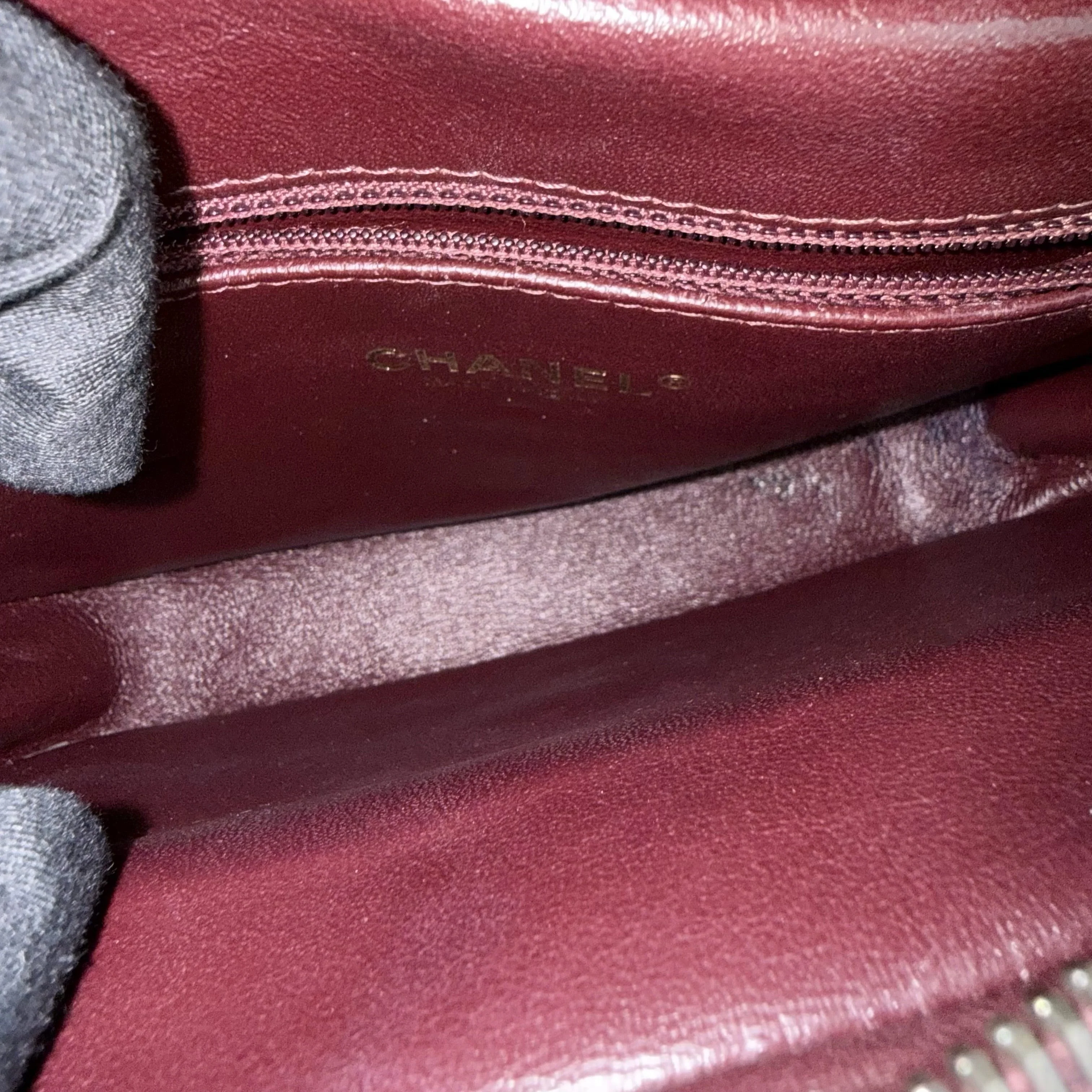 Chanel Flap - 22CM Chevron Calfskin Burgundy Gold Hardware Series 22