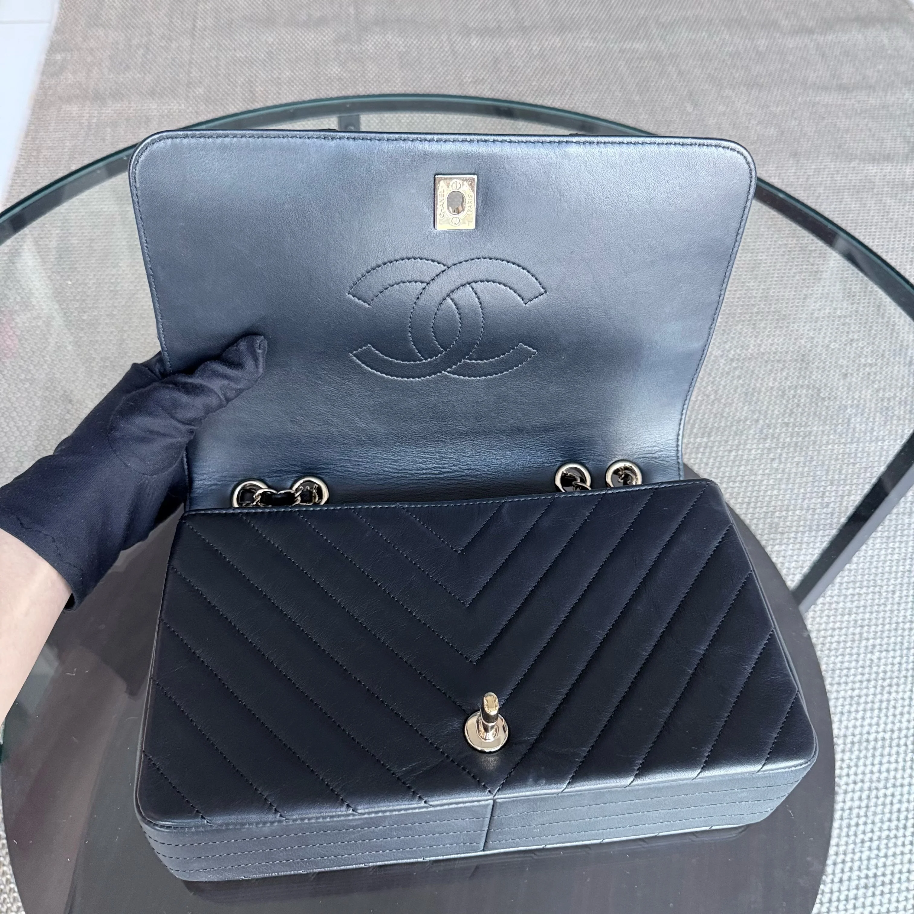 Chanel Flap Medium - Calfskin 27CM Chevron Black Gold Hardware Series 27