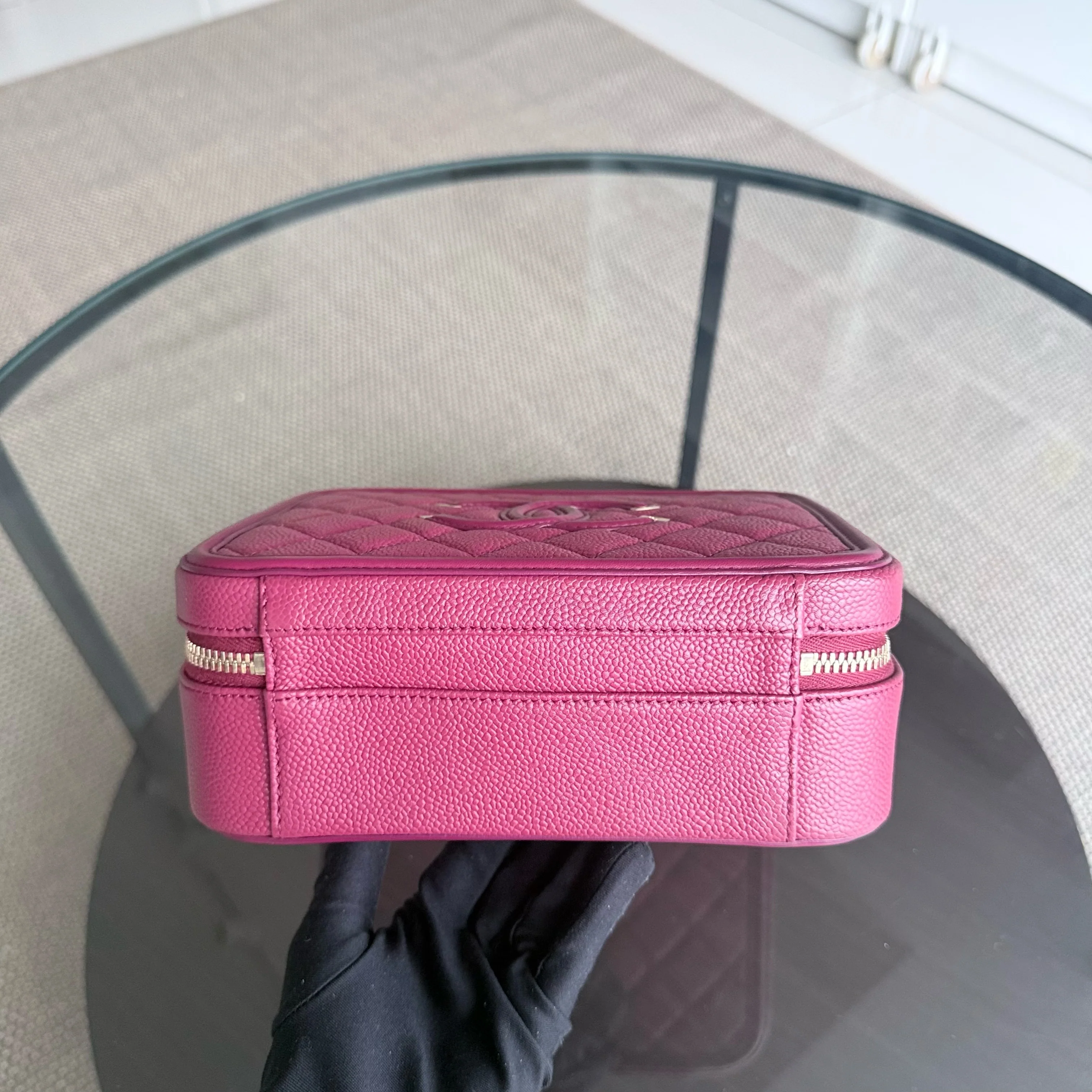 Chanel Filigree Vanity Case Medium - Caviar 21CM Dark Pink Gold Hardware Series 26