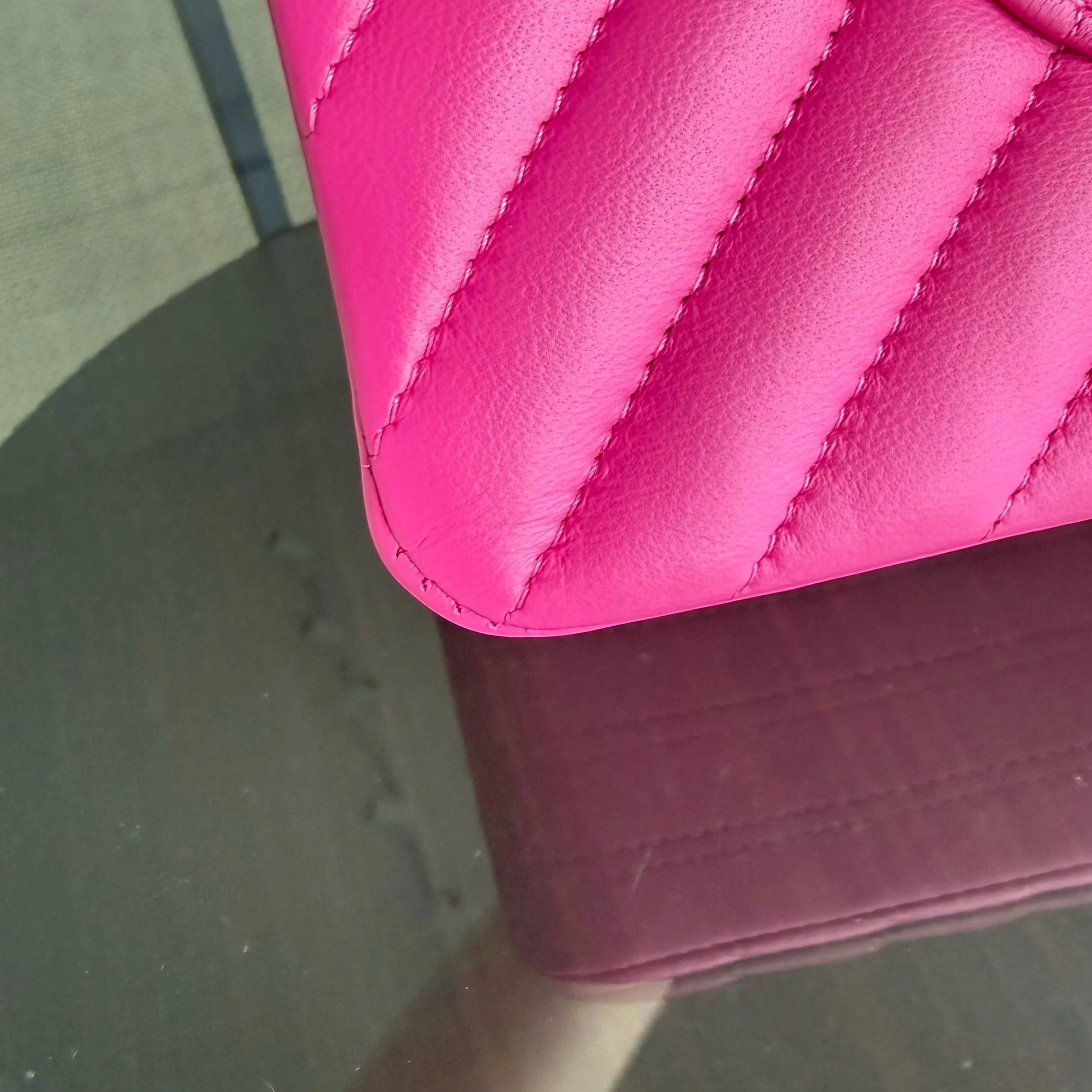 Chanel Classic Flap Medium - 25CM Chevron Lambskin Pink Gold Hardware