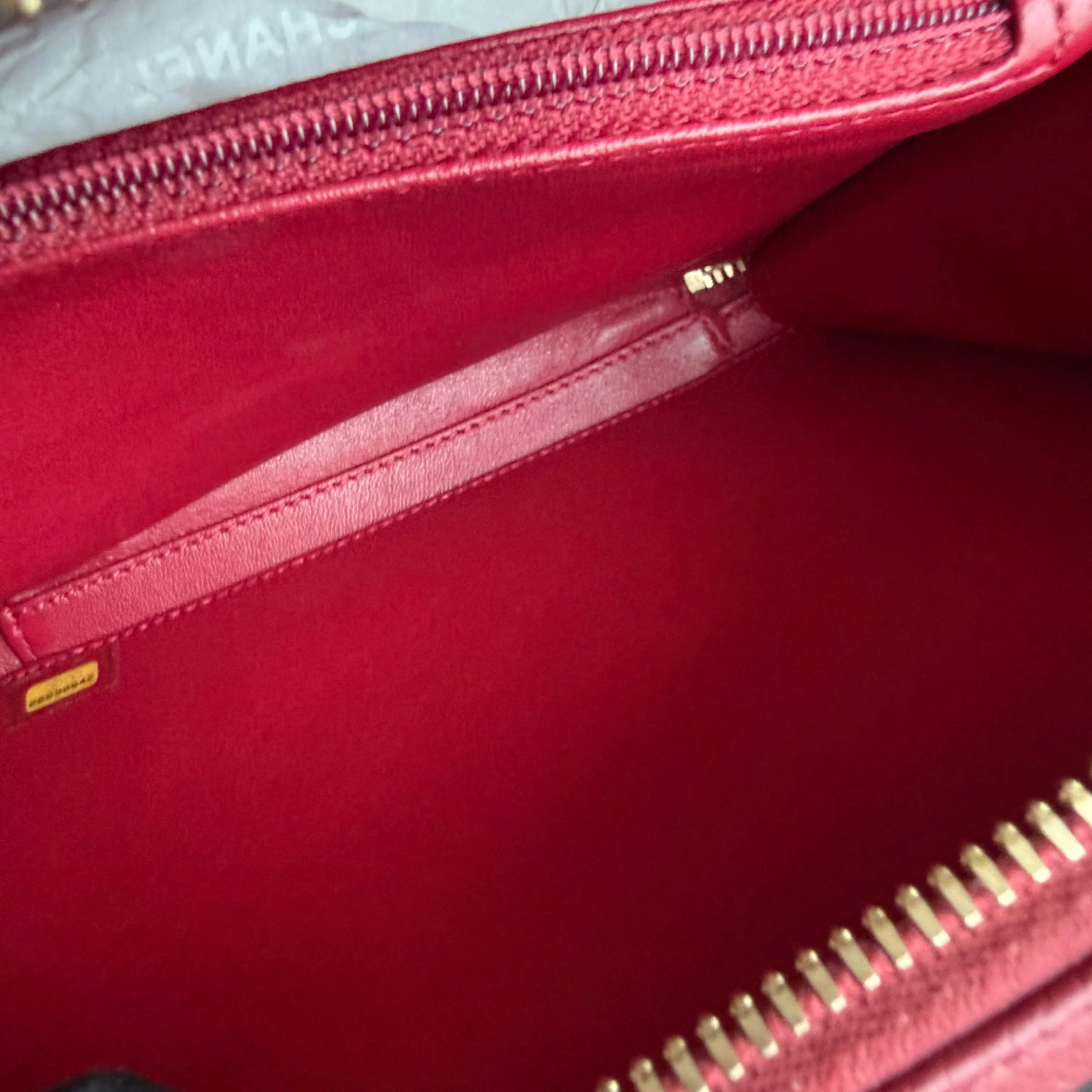 Chanel Filigree Vanity Case Medium - Caviar 21CM Dark Pink Gold Hardware Series 26