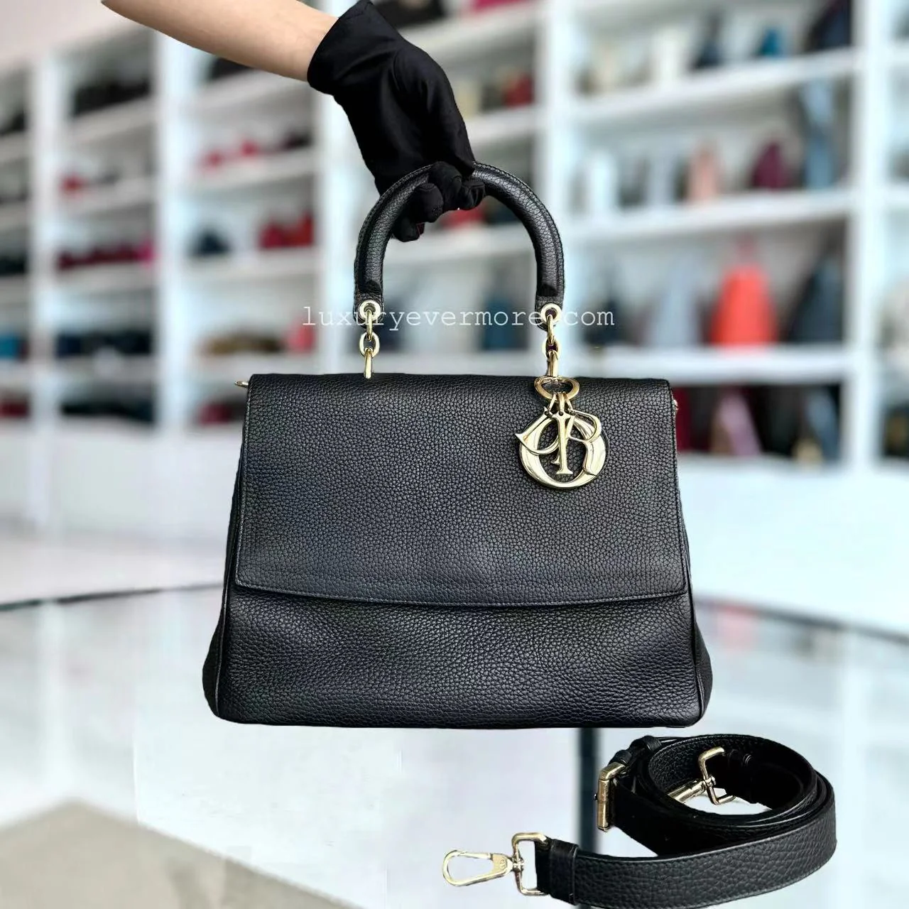 Be Medium Flap Grained Calfskin Black Golden Hardware