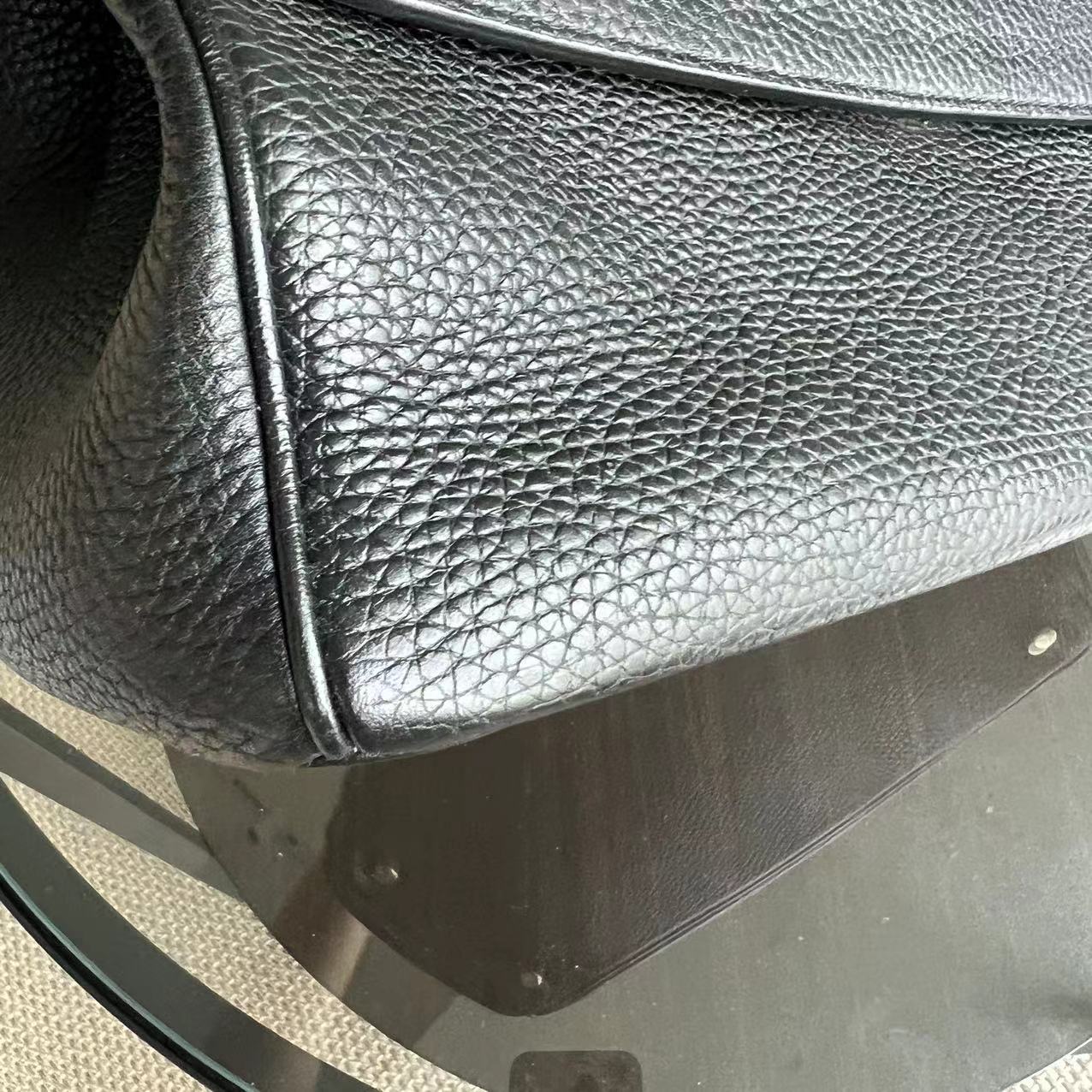 Be Medium Flap Grained Calfskin Black Golden Hardware