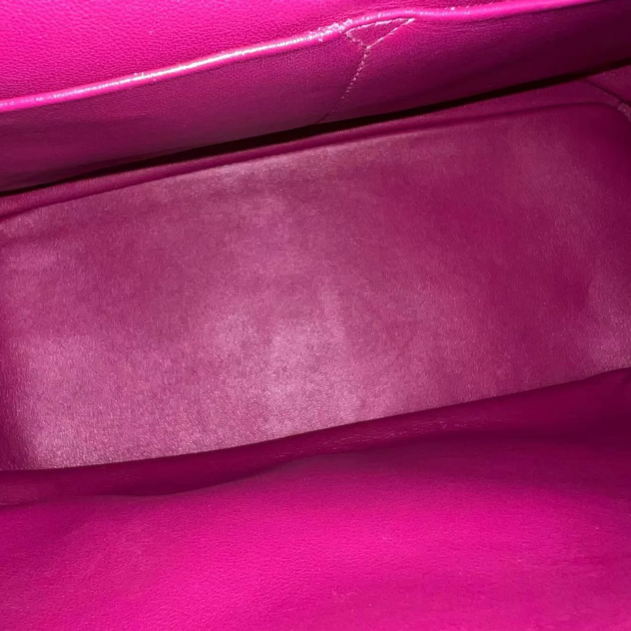 Be Medium Flap Grained Calfskin Black Golden Hardware