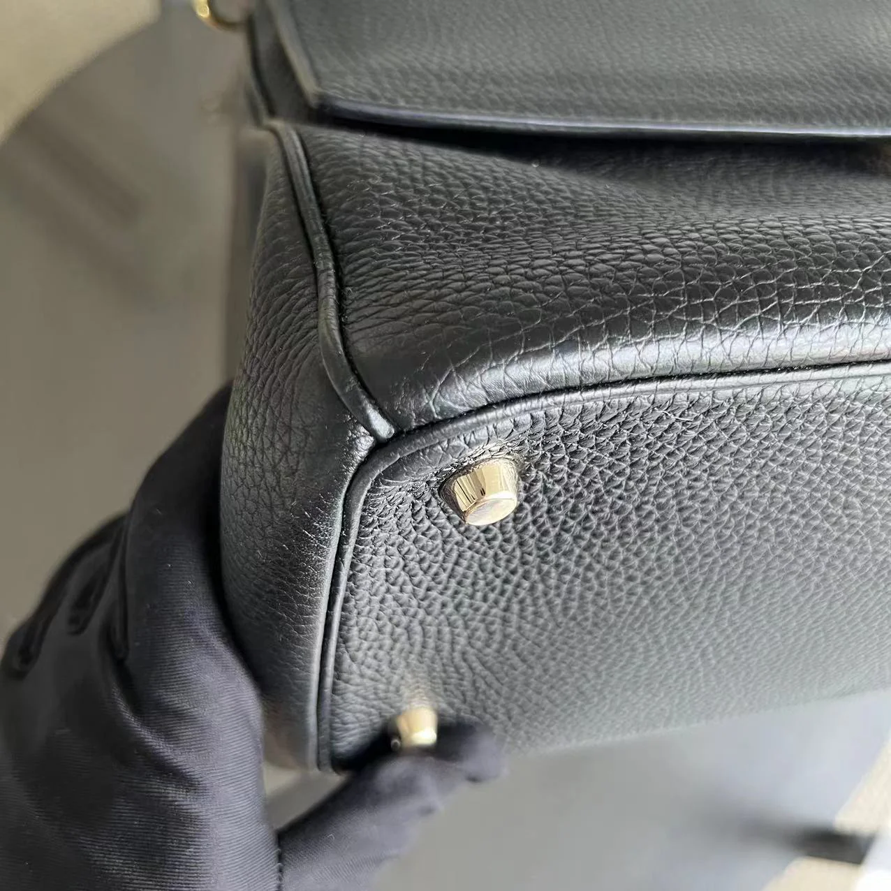 Be Medium Flap Grained Calfskin Black Golden Hardware