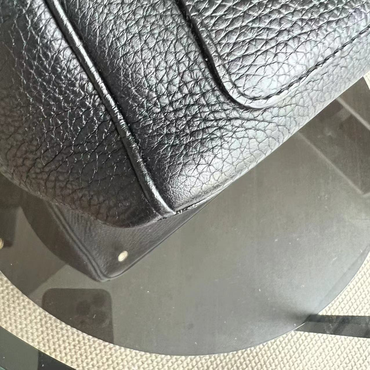 Be Medium Flap Grained Calfskin Black Golden Hardware