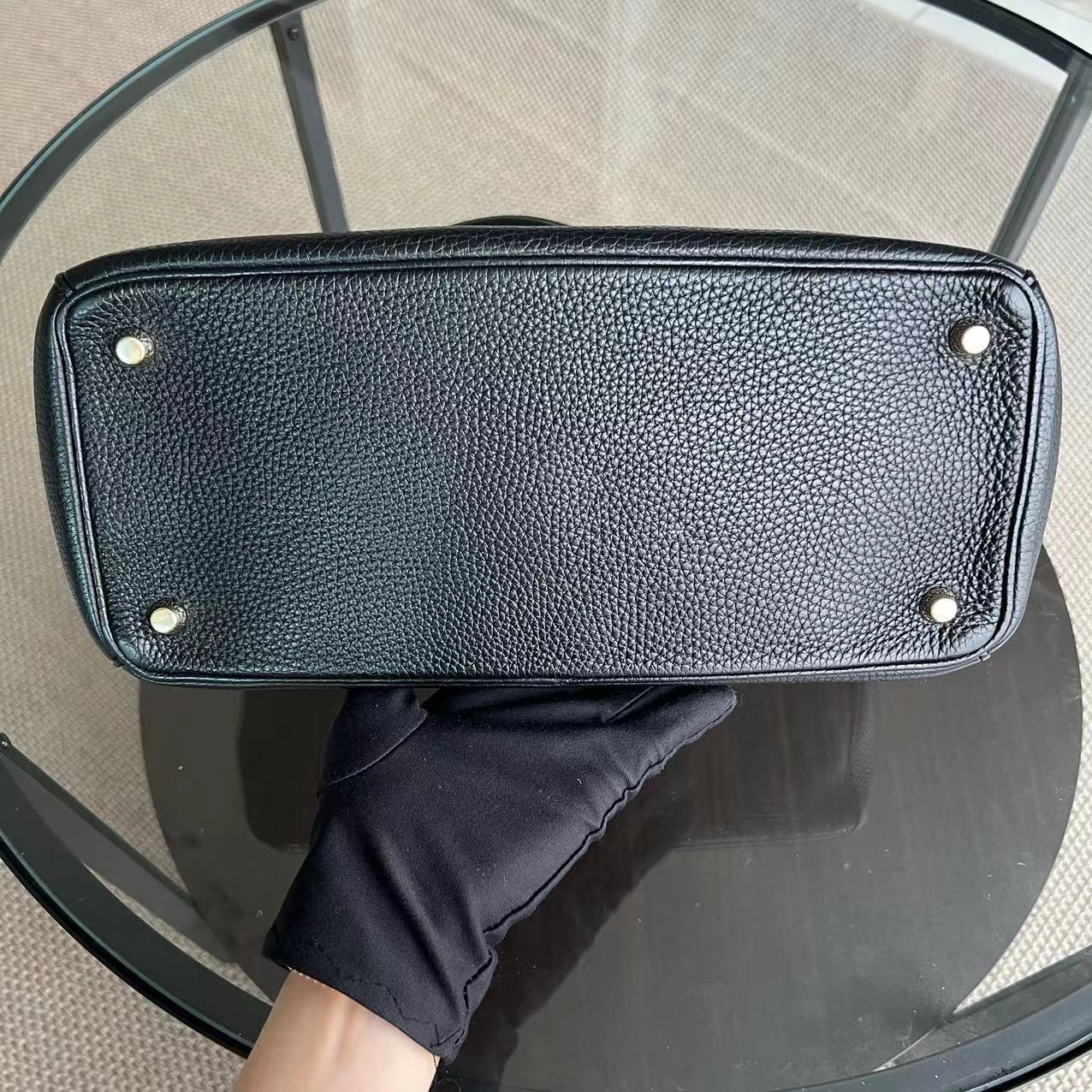 Be Medium Flap Grained Calfskin Black Golden Hardware