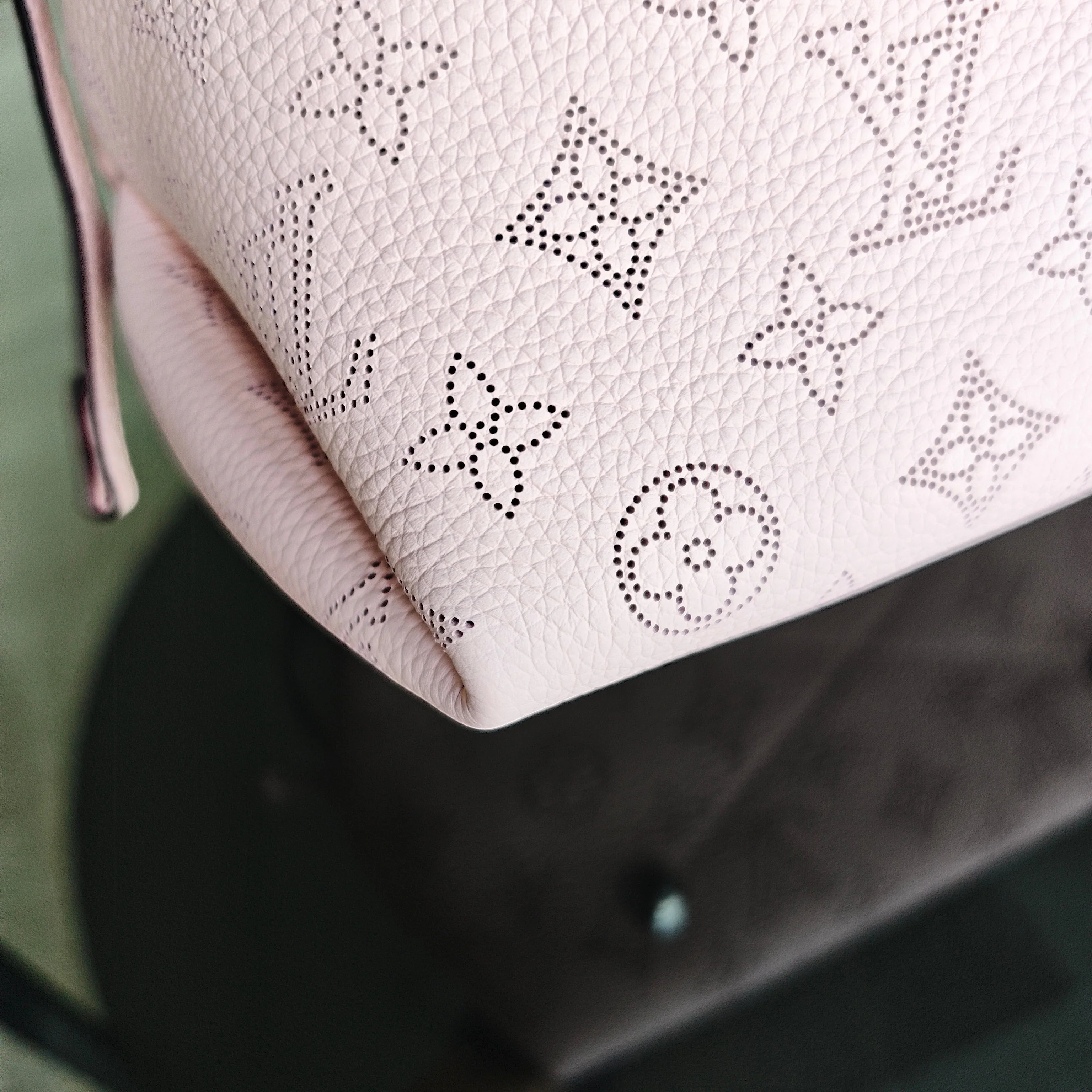 LOUIS VUITON Bella Bucket Bag Sakura Pink Calfskin Gold Hardware