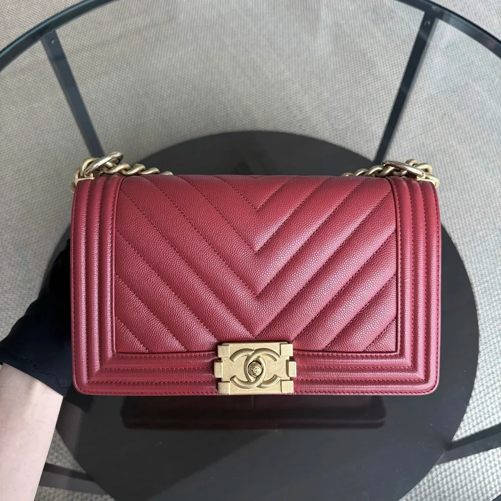 Chanel Boy Medium - 25CM Chevron Red Gold Hardware Series 25
