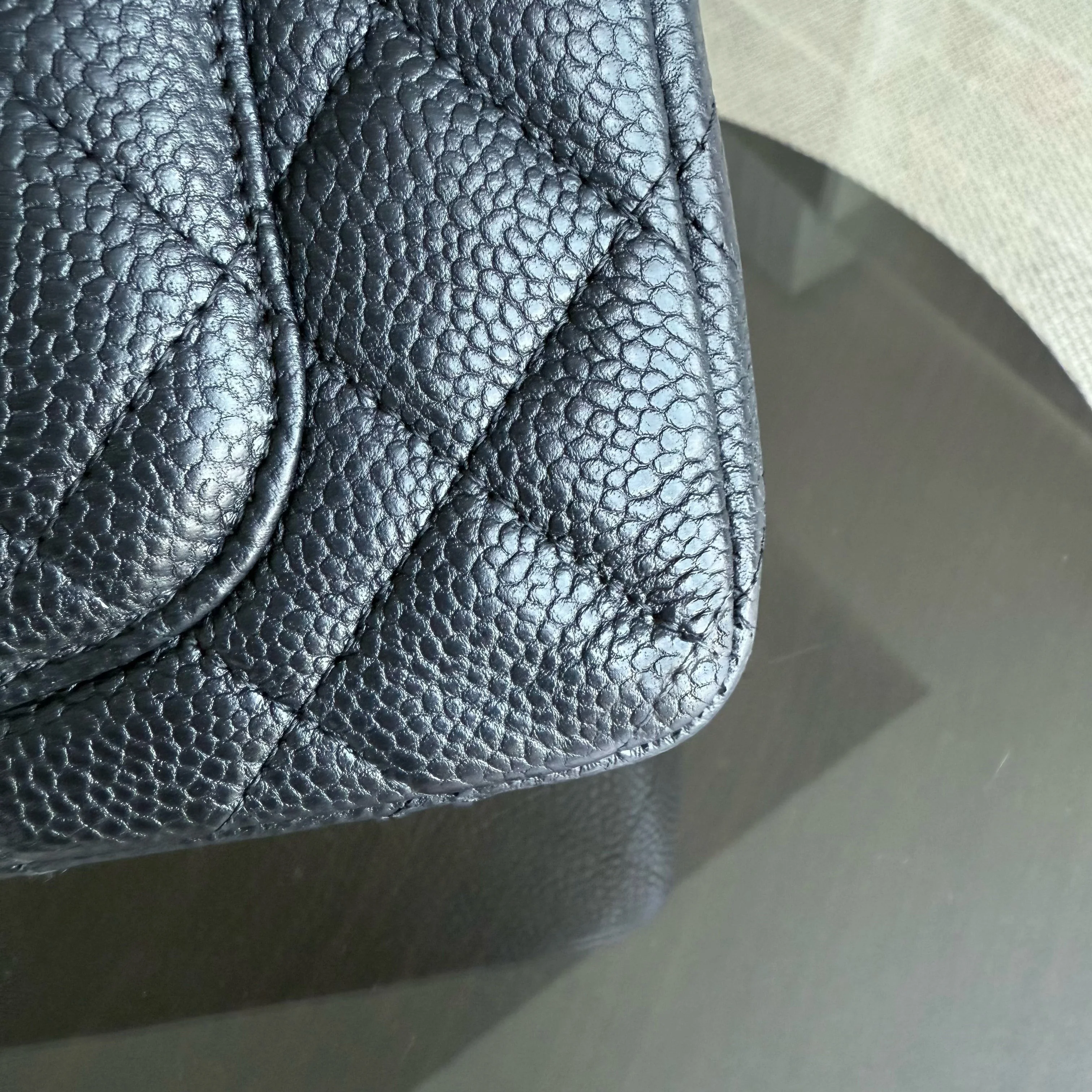 Chanel Classic Flap Mini - Caviar 20CM Quilted Black Gold Hardware Series 20