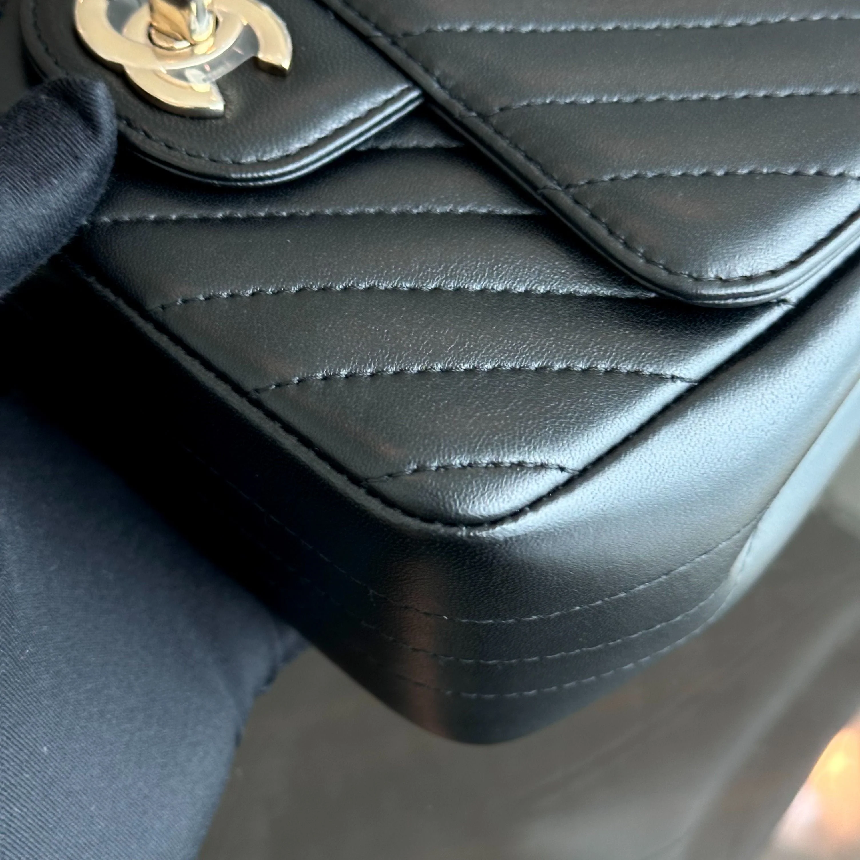 *Brand New* Chanel Mini Square Classic Flap Chevron Lambskin Black GHW No 24 - Best Luxury Designers