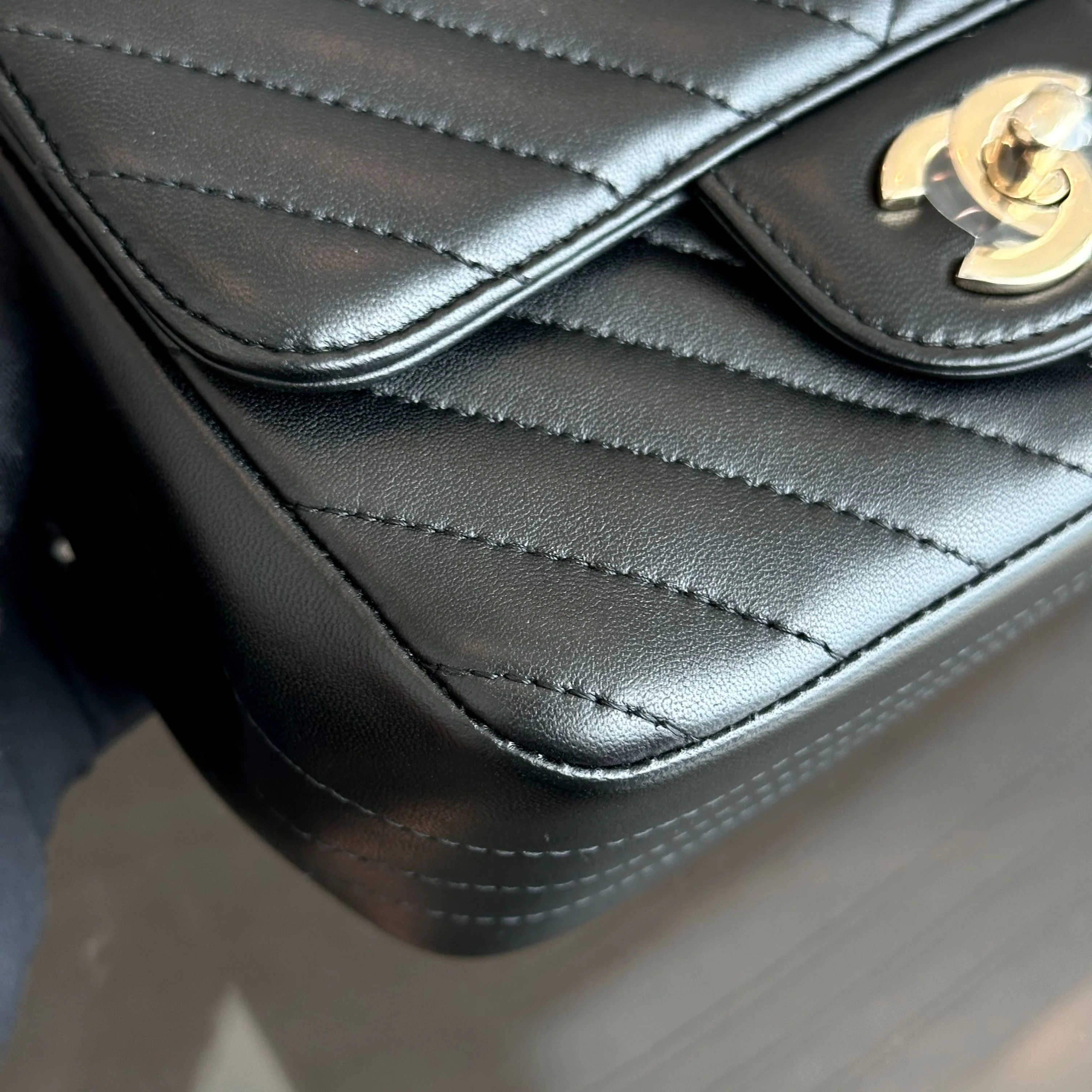 *Brand New* Chanel Mini Square Classic Flap Chevron Lambskin Black GHW No 24 - Best Luxury Designers