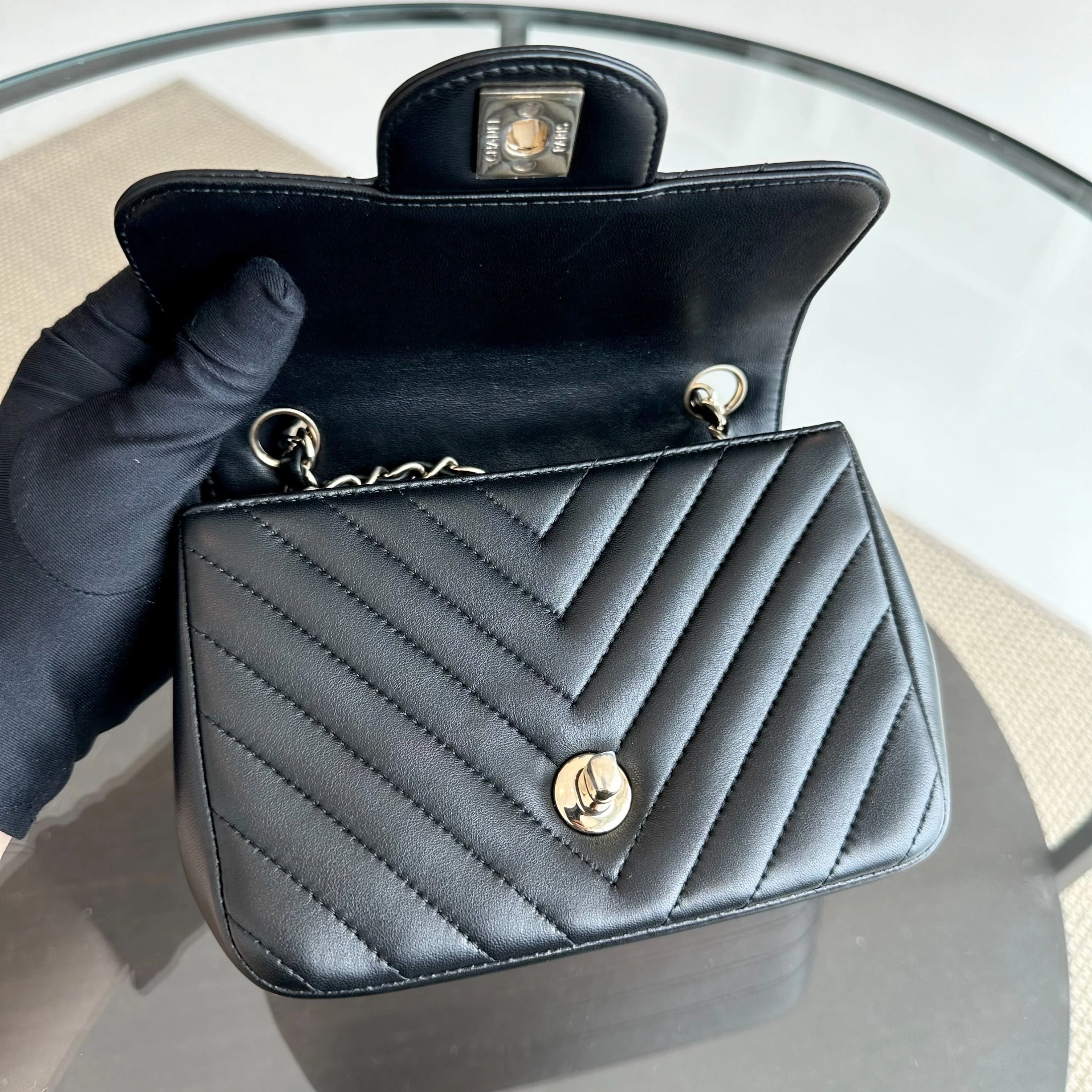 *Brand New* Chanel Mini Square Classic Flap Chevron Lambskin Black GHW No 24 - Best Luxury Designers