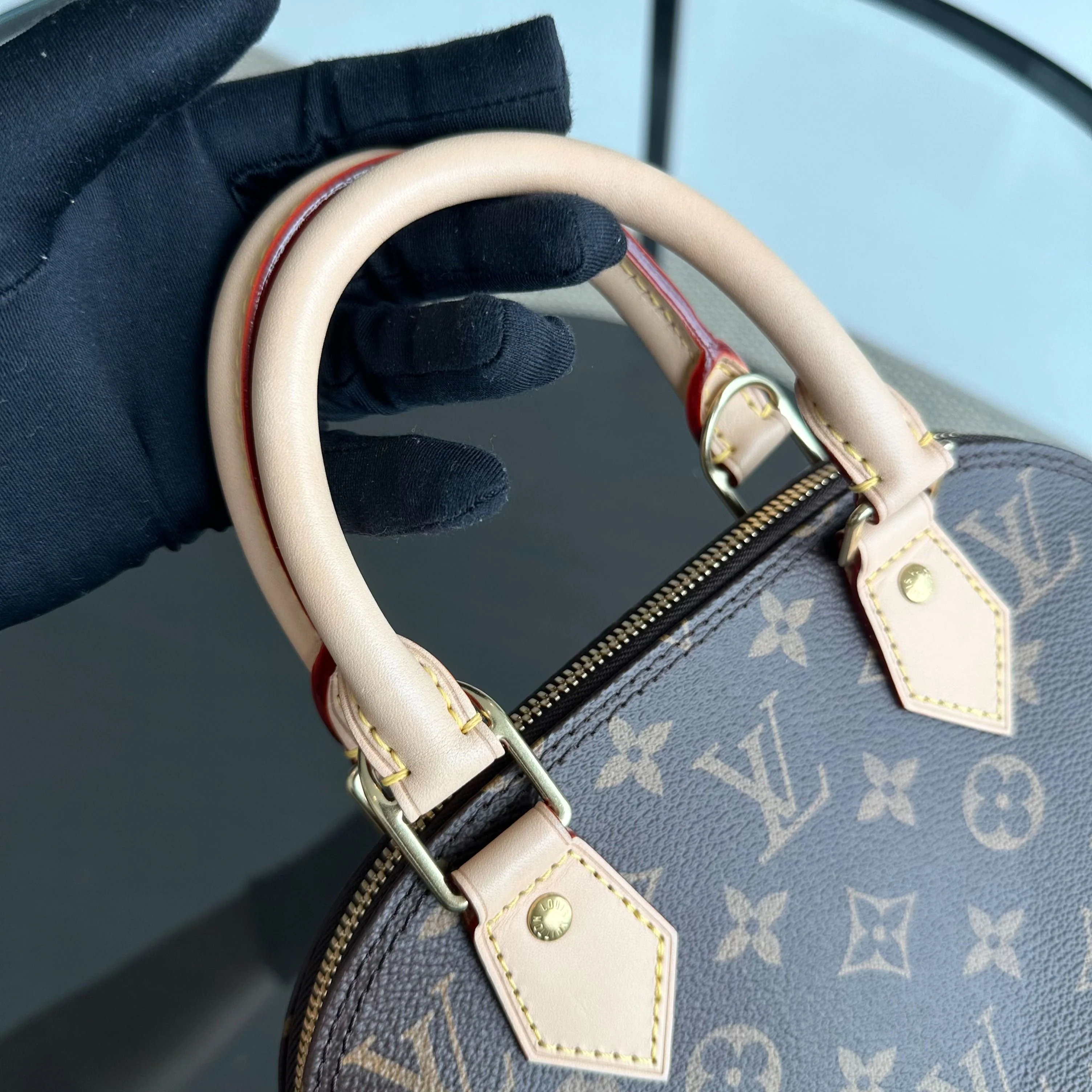 *Brand New Full Set* Louis Vuitton LV Alma BB Monogram Cross Body Leather Bag - Best Luxury Designers